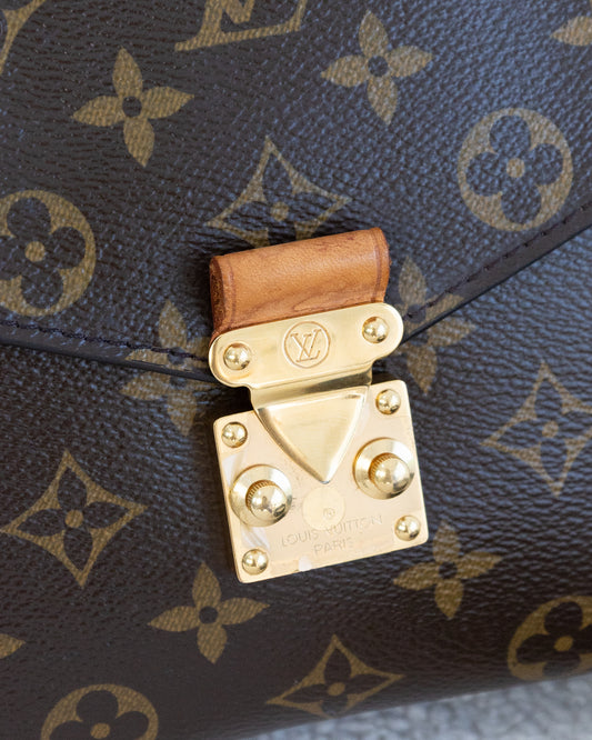 LOUIS VUITTON Pochette Metis