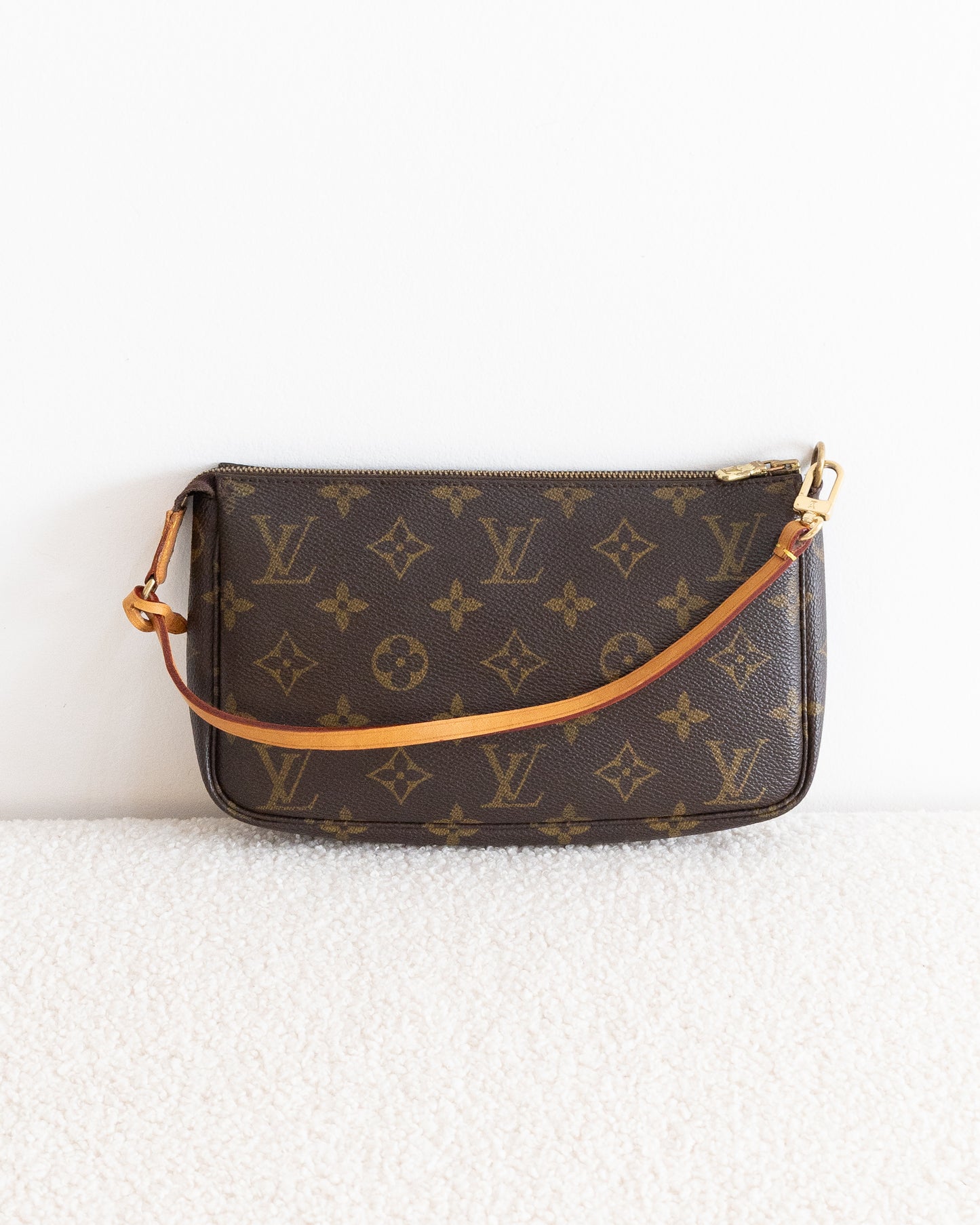LOUIS VUITTON Pochette Accessoires