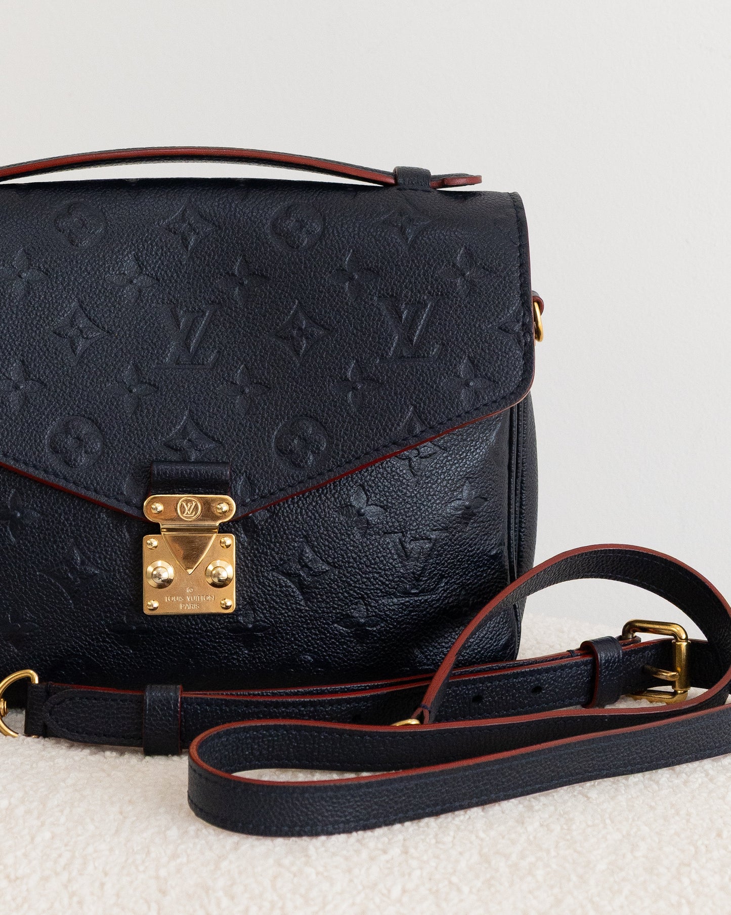 LOUIS VUITTON Pochette Metis
