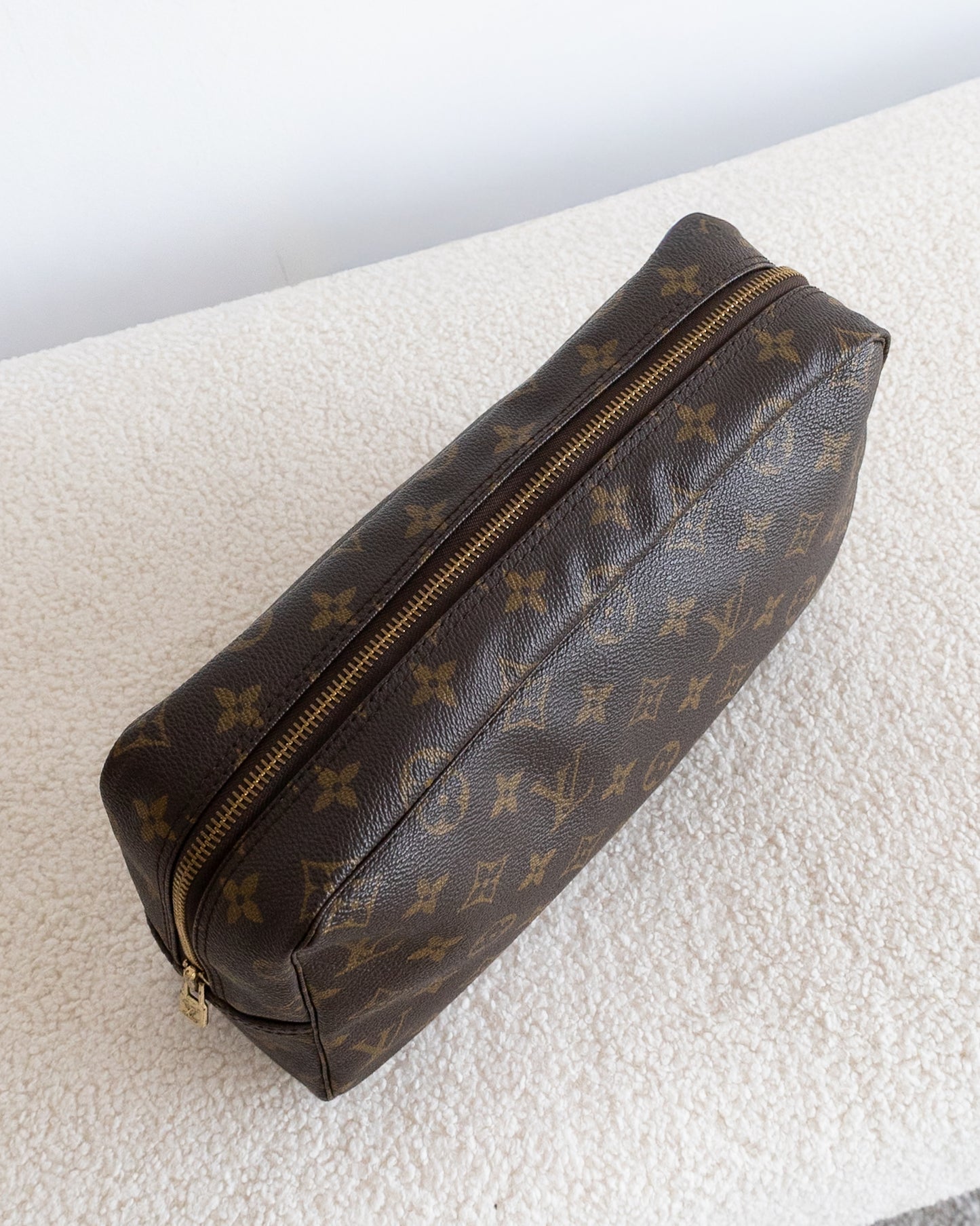 LOUIS VUITTON Trousse 28