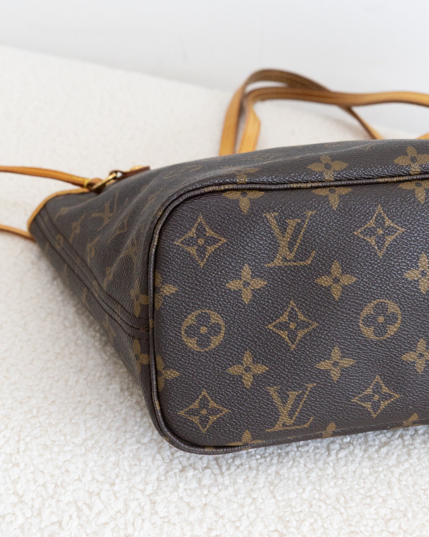 LOUIS VUITTON Neverfull PM