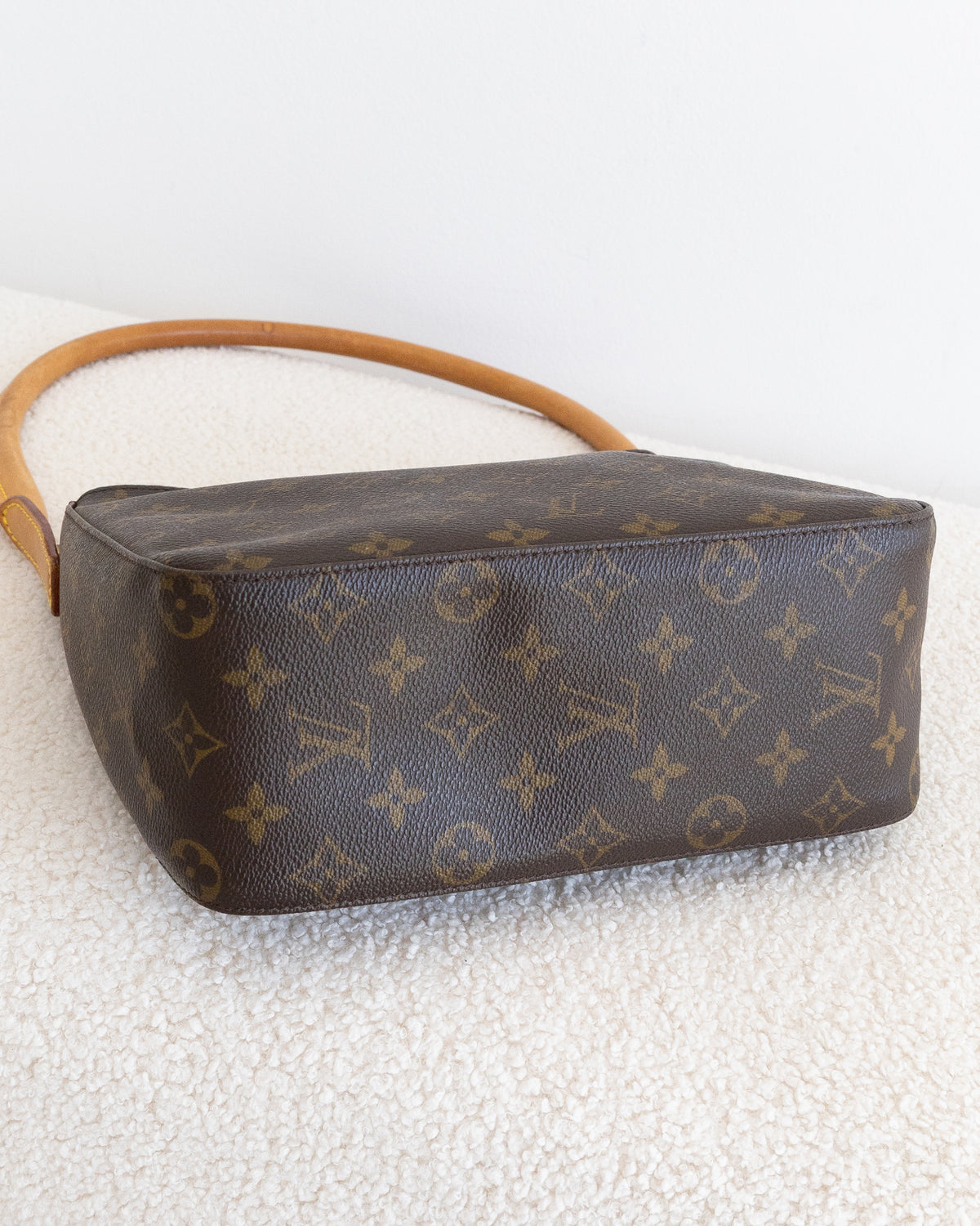 LOUIS VUITTON Looping MM