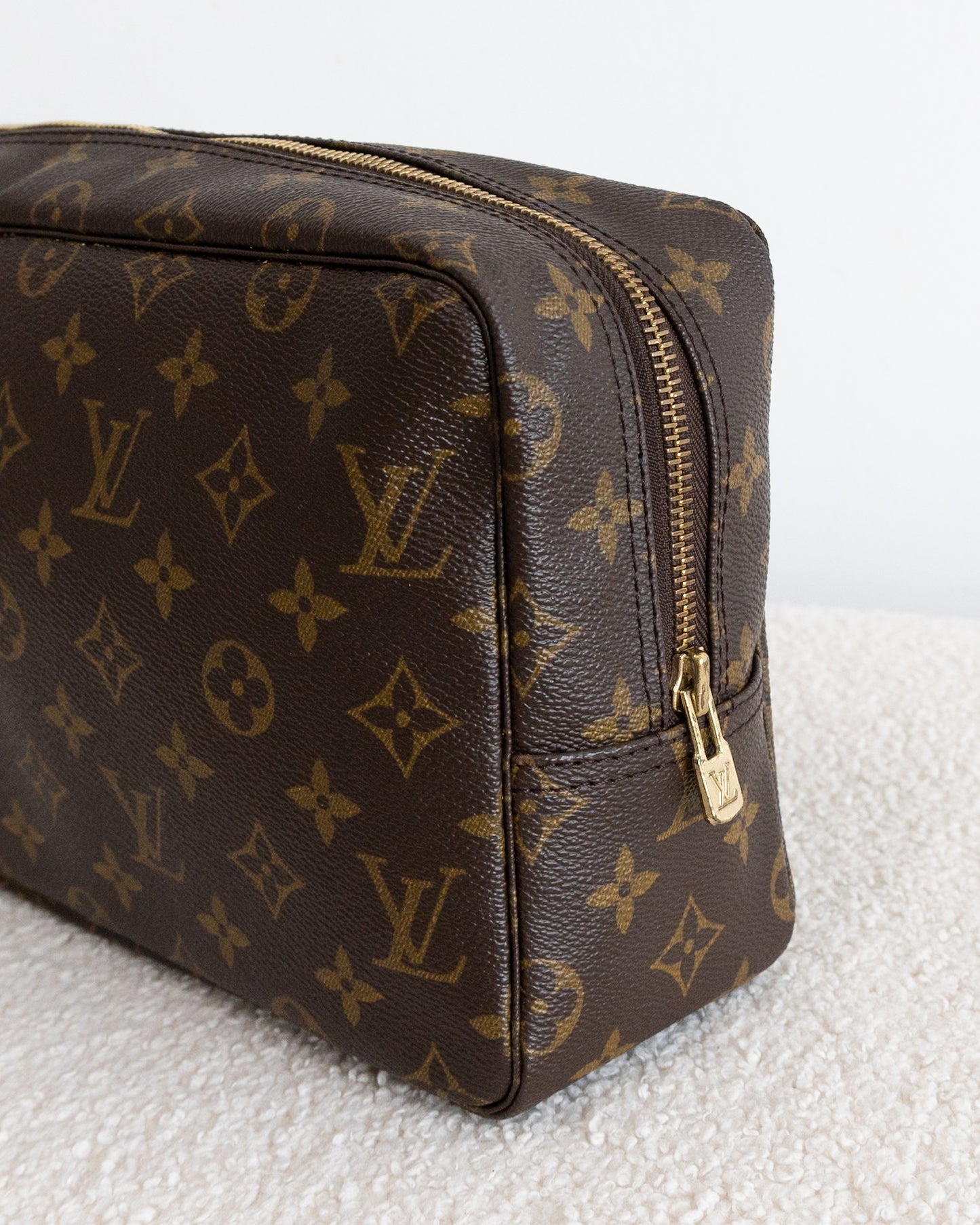 LOUIS VUITTON Trousse 28