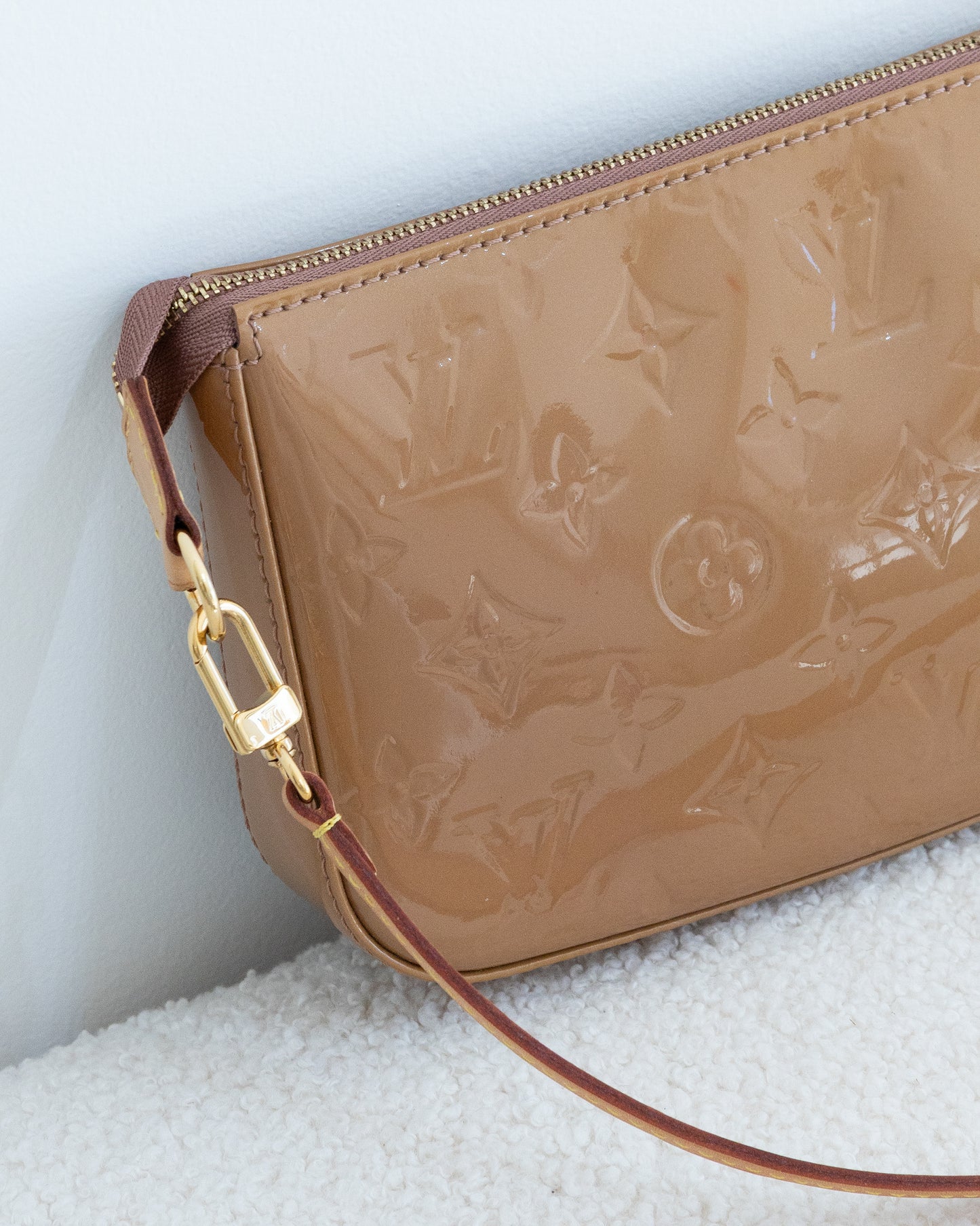 LOUIS VUITTON Pochette Accessoires