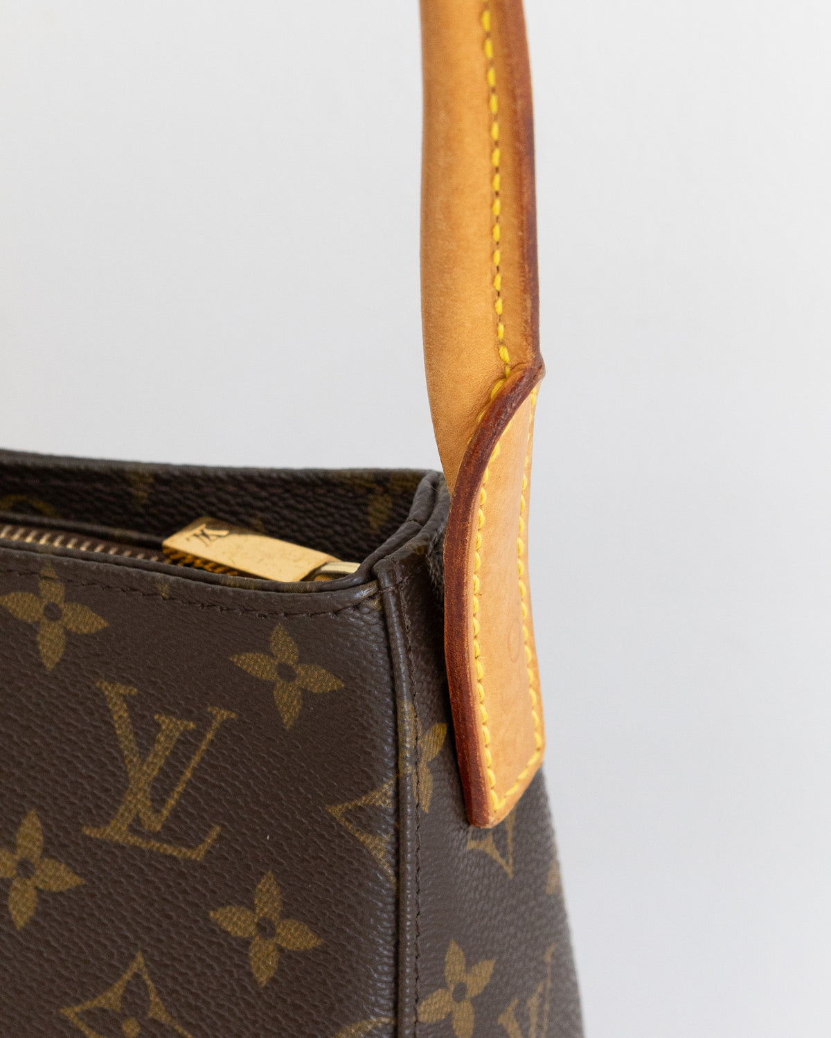 LOUIS VUITTON Looping MM