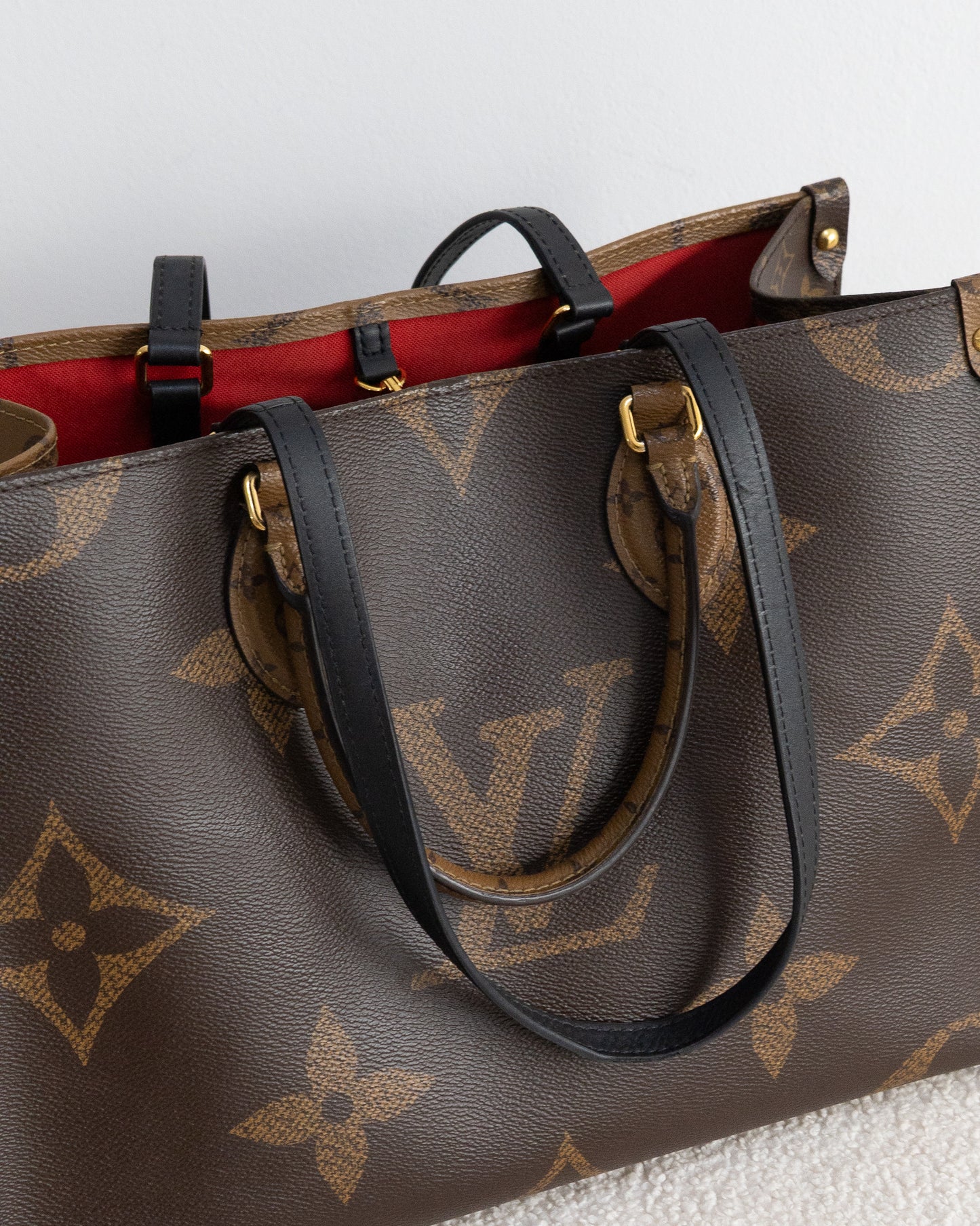 LOUIS VUITTON OnTheGo MM