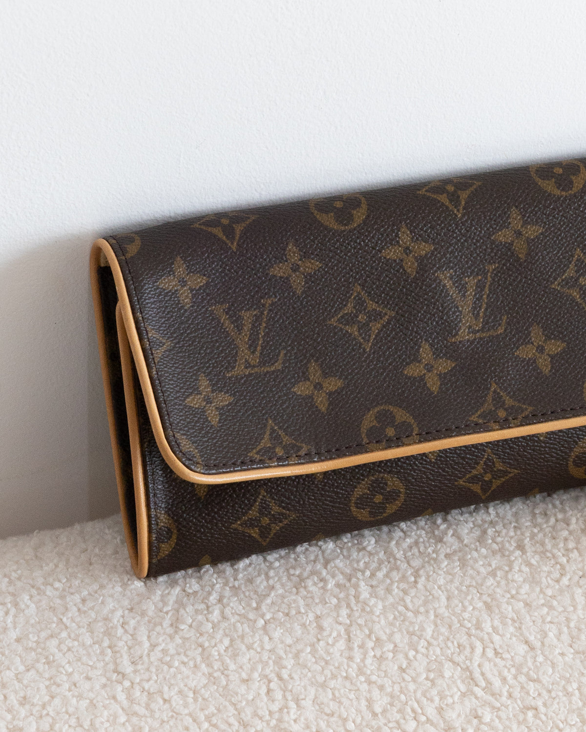 LOUIS VUITTON Pochette Twin GM