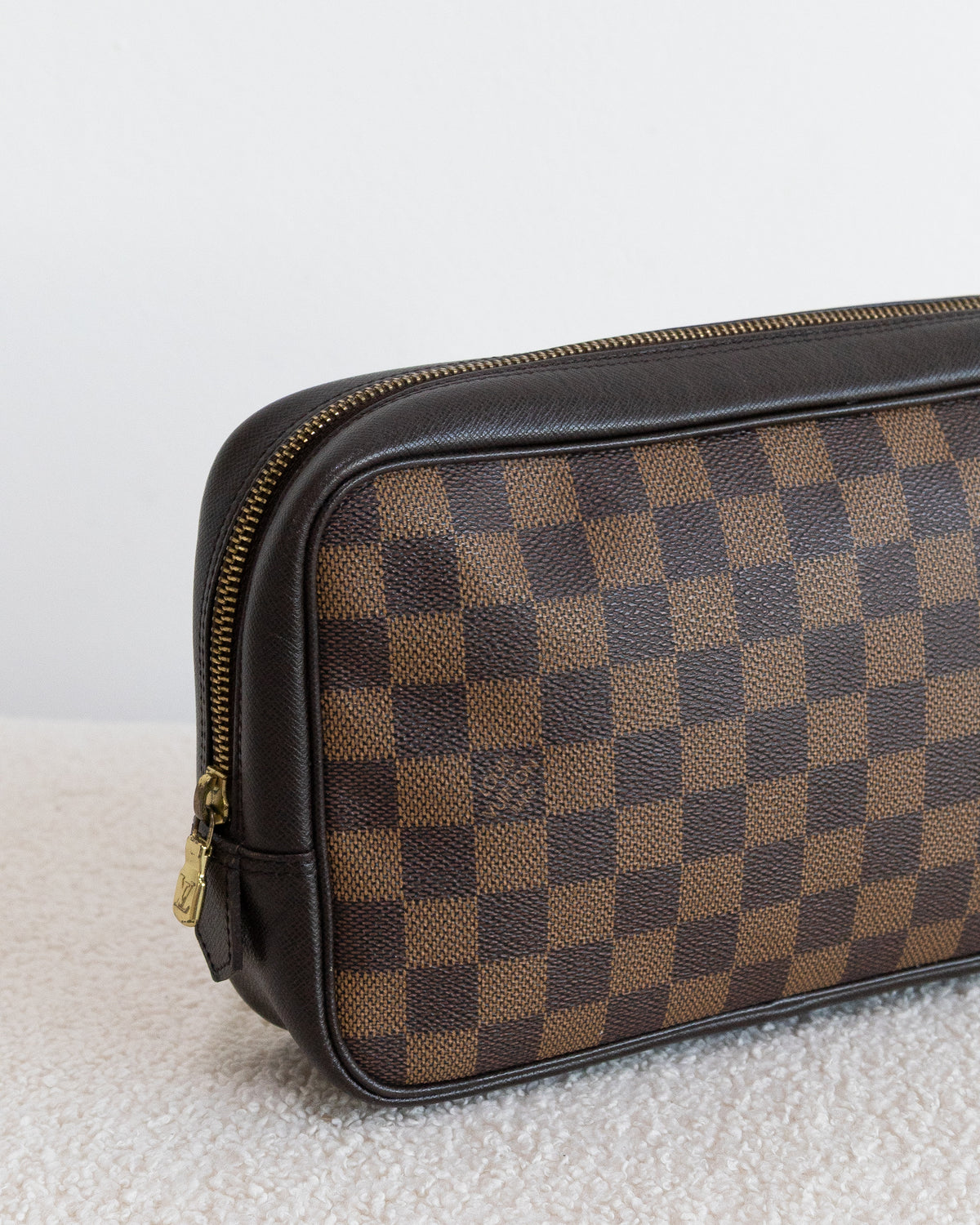 LOUIS VUITTON Trousse Toilette 25