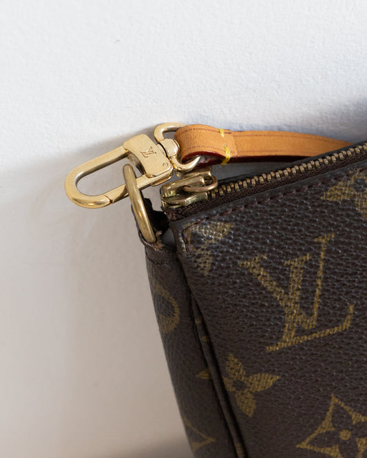 LOUIS VUITTON Pochette Accessoires