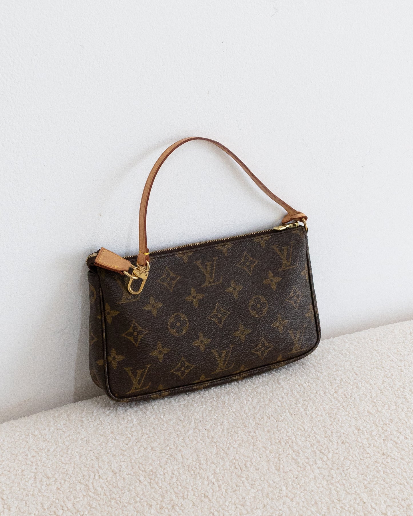 LOUIS VUITTON Pochette Accessoires