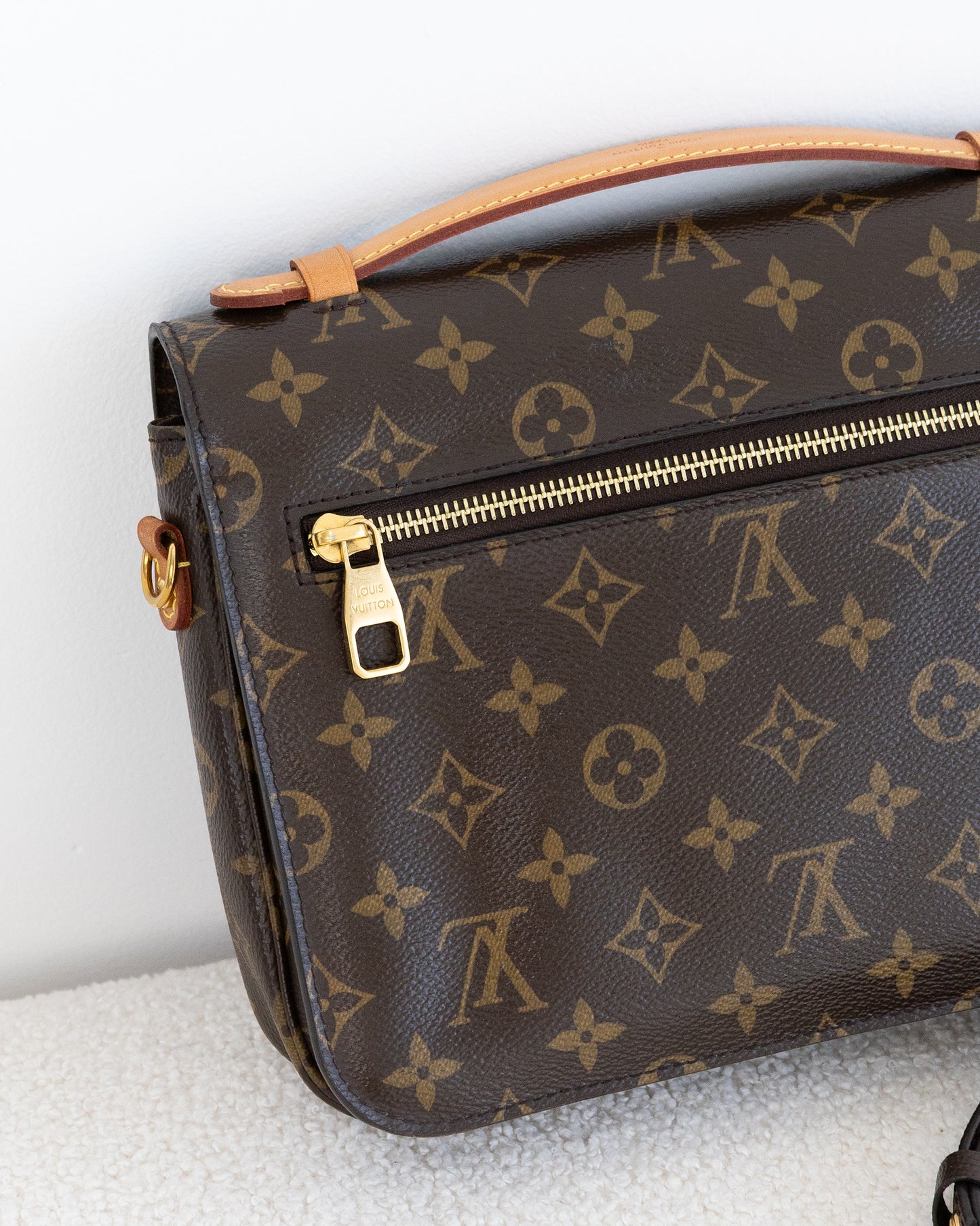 LOUIS VUITTON Pochette Metis