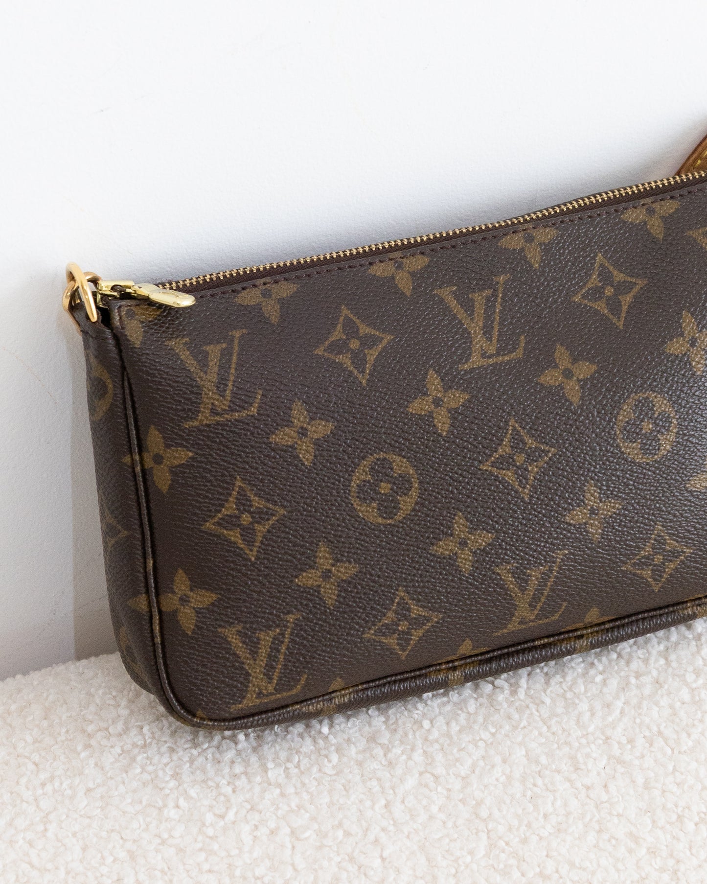 LOUIS VUITTON Pochette Accessoires