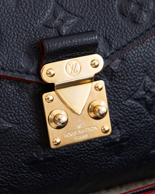 LOUIS VUITTON Pochette Metis
