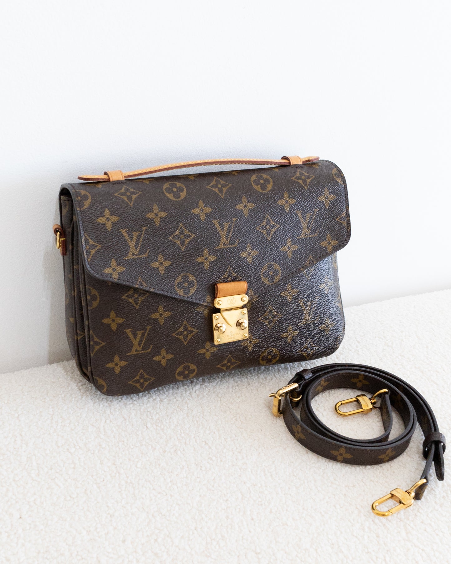 LOUIS VUITON Pochette Metis