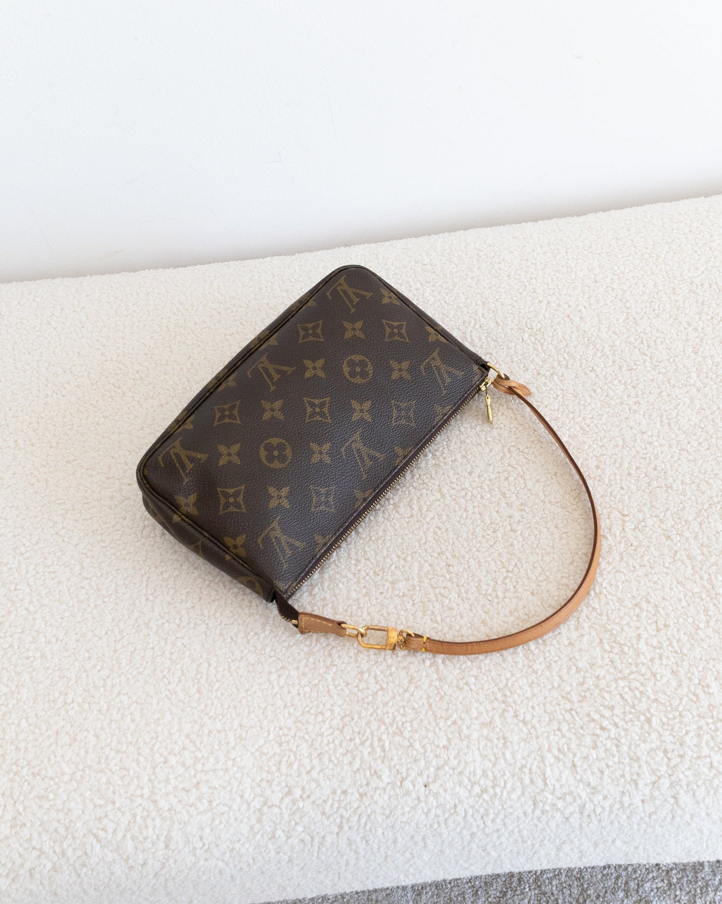 LOUIS VUITTON Pochette Accessoires