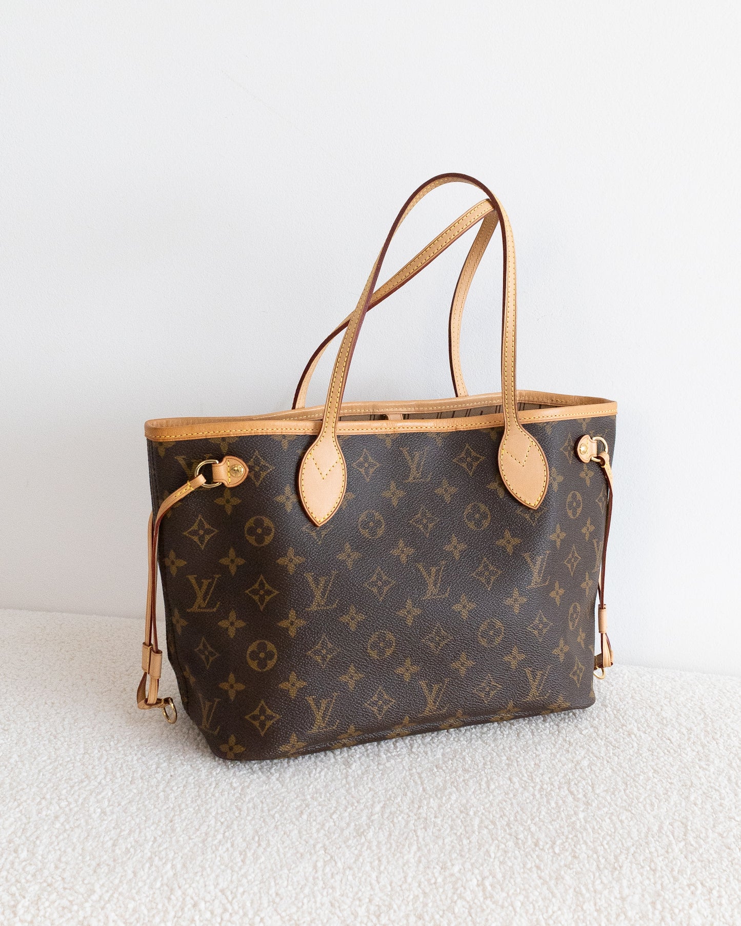 LOUIS VUITTON Neverfull PM