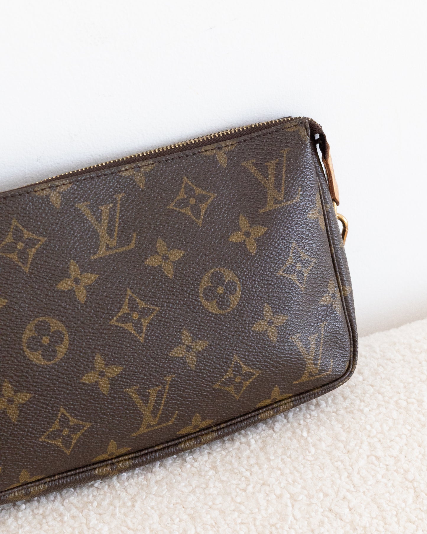 LOUIS VUITTON Pochette Accessoires