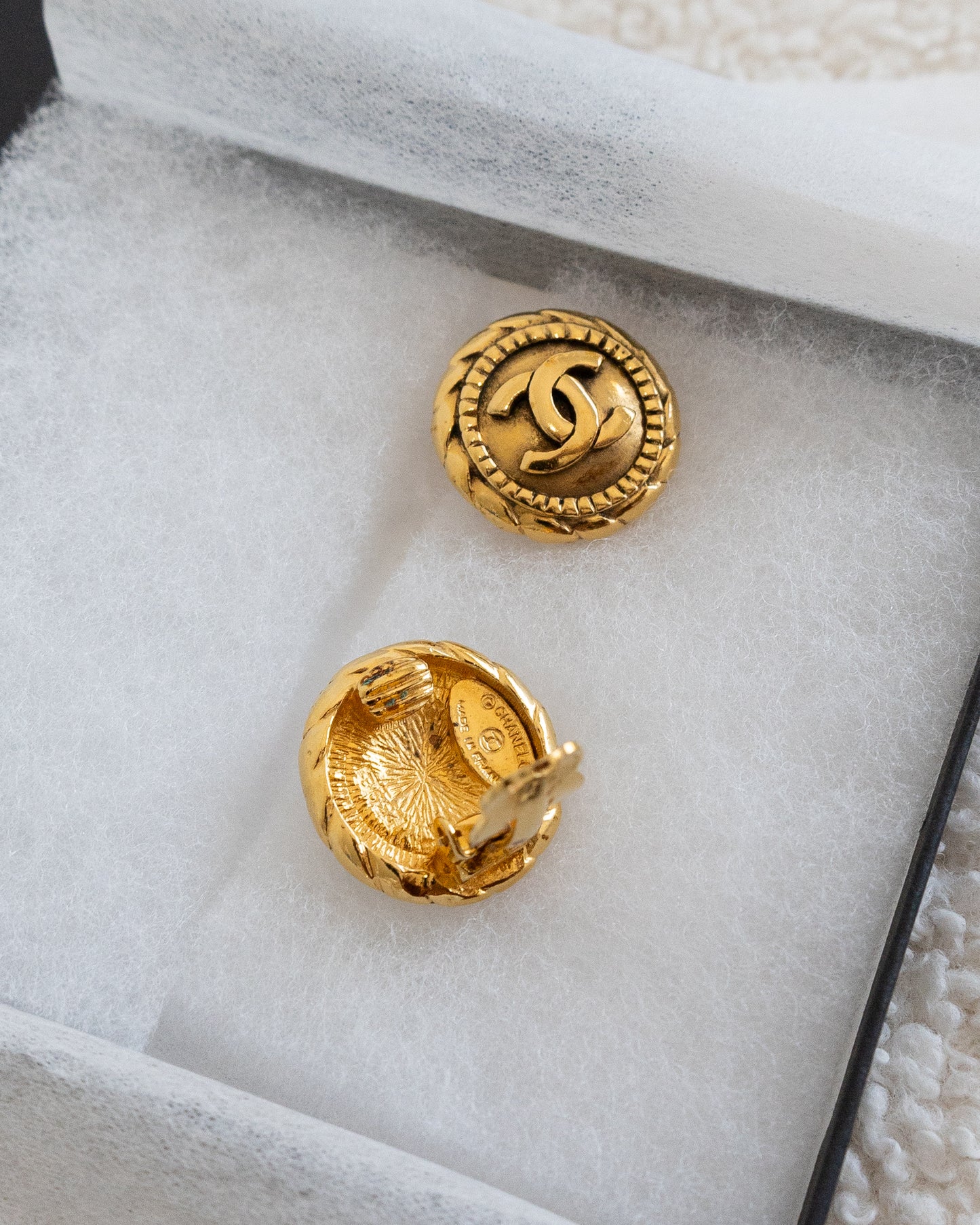 CHANEL CC Round Earrings