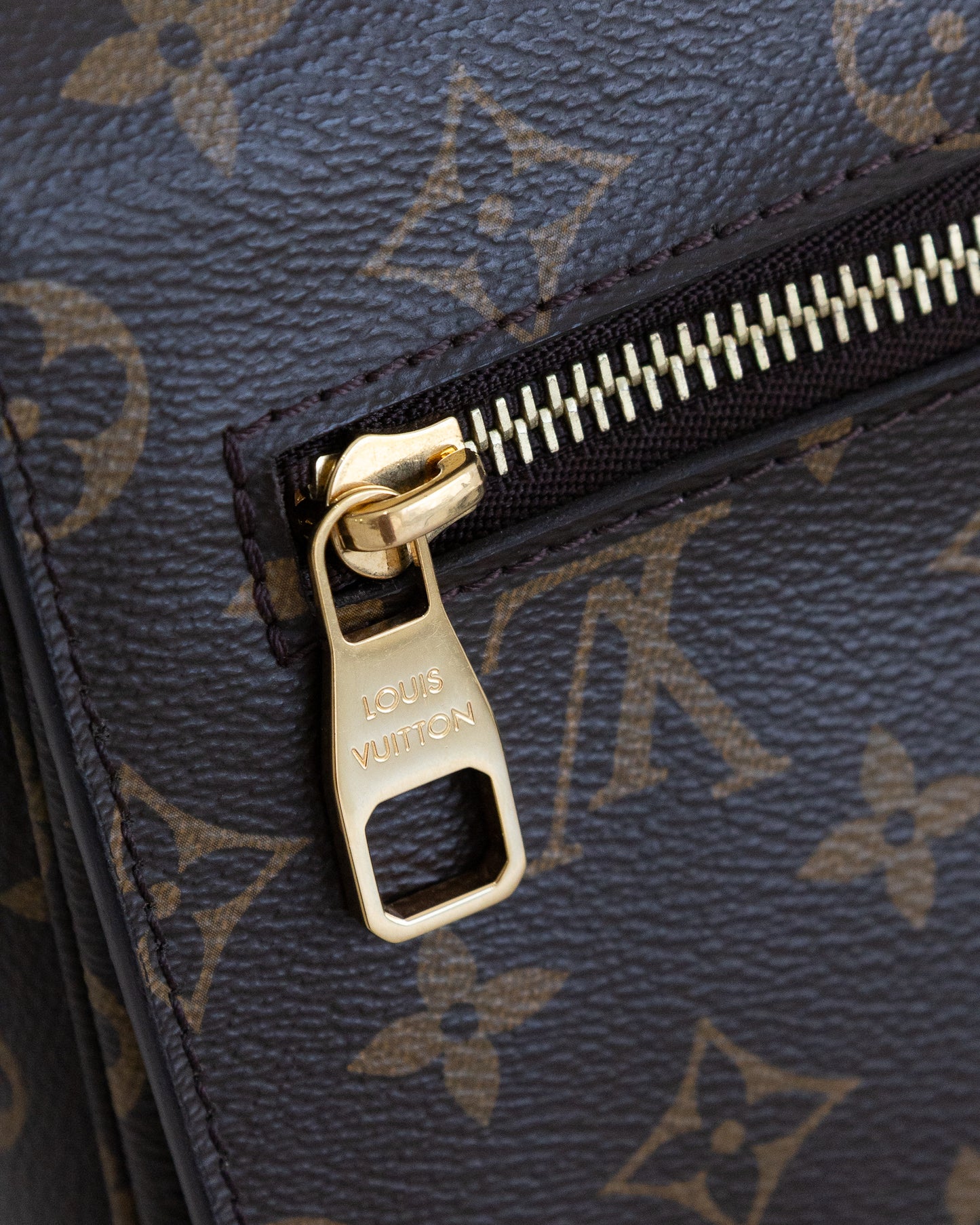 LOUIS VUITTON Pochette Metis