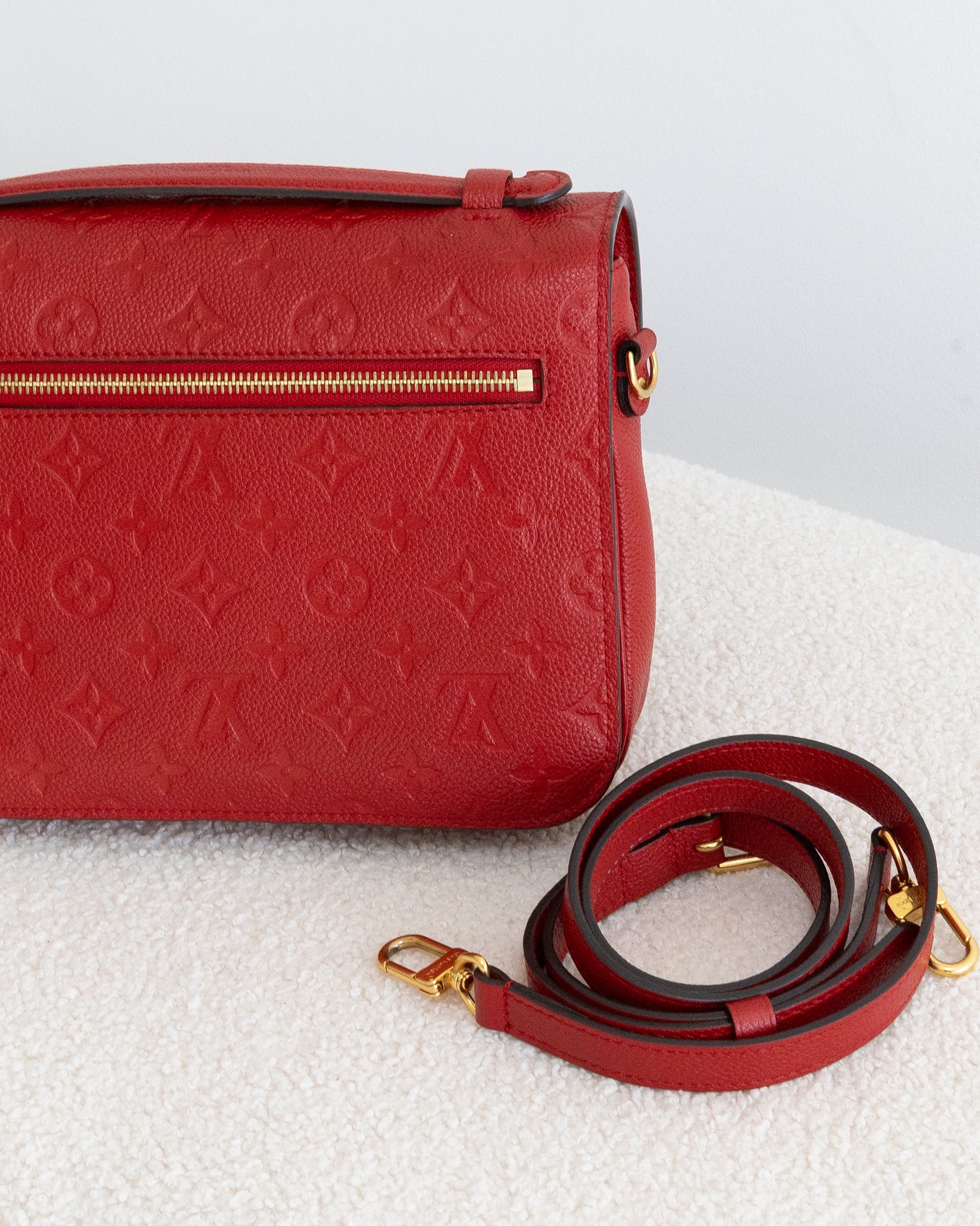 LOUIS VUITTON Pochette Metis