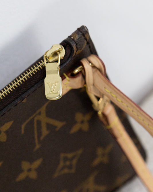 LOUIS VUITTON Pochette