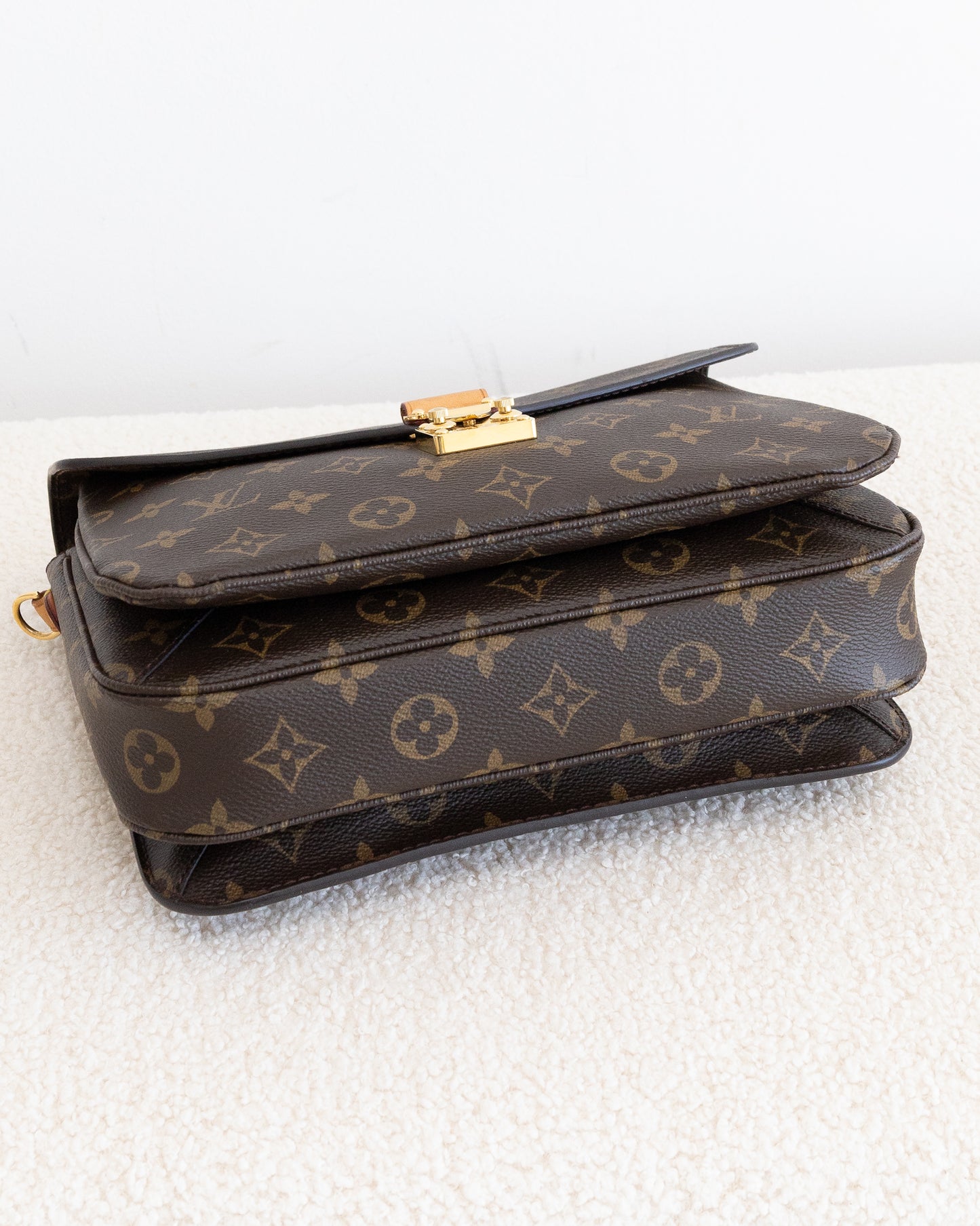 LOUIS VUITTON Pochette Metis