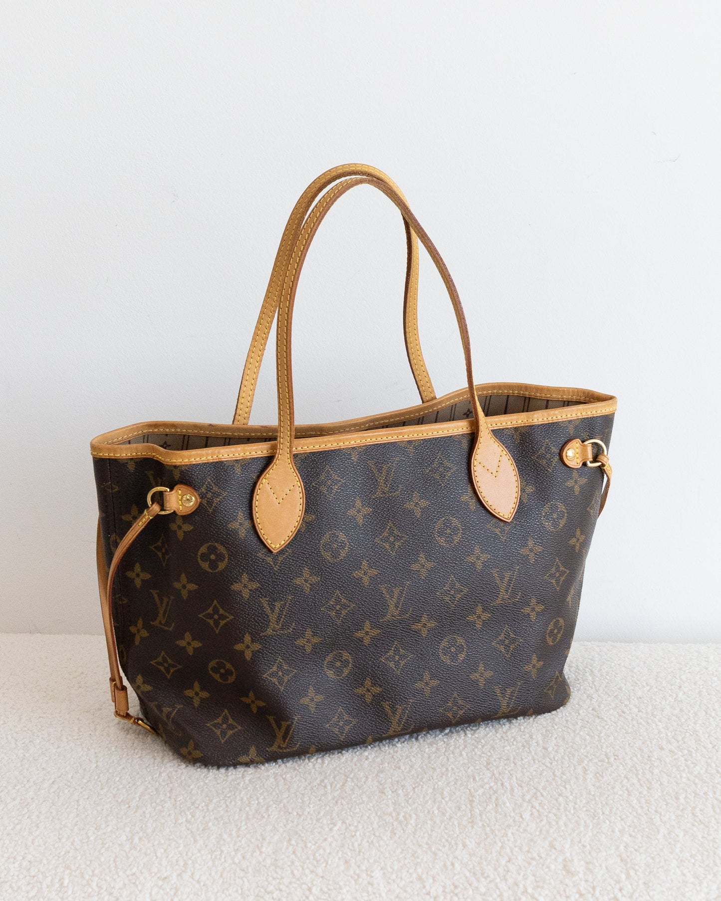 LOUIS VUITTON Neverfull PM