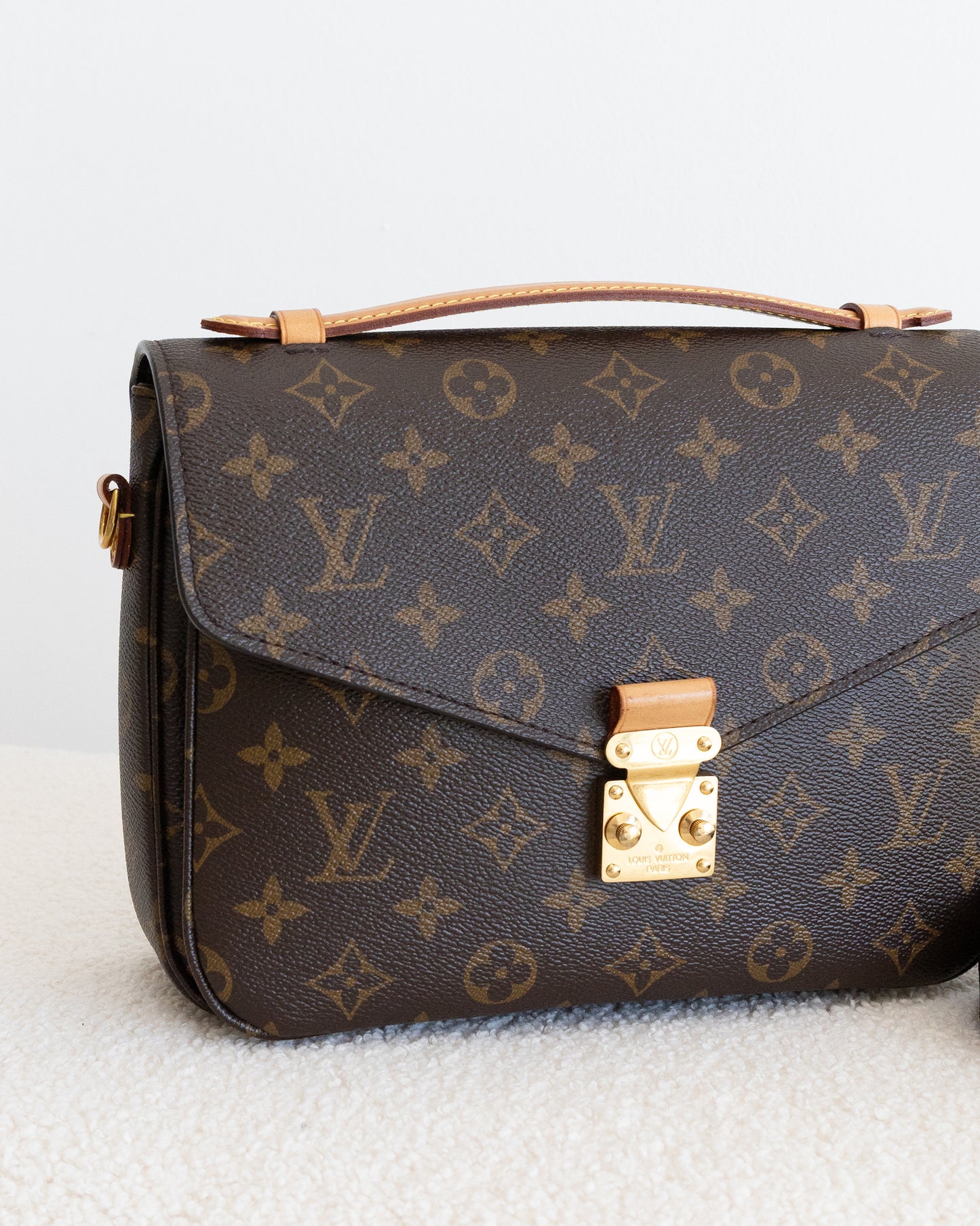LOUIS VUITTON Pochette Metis