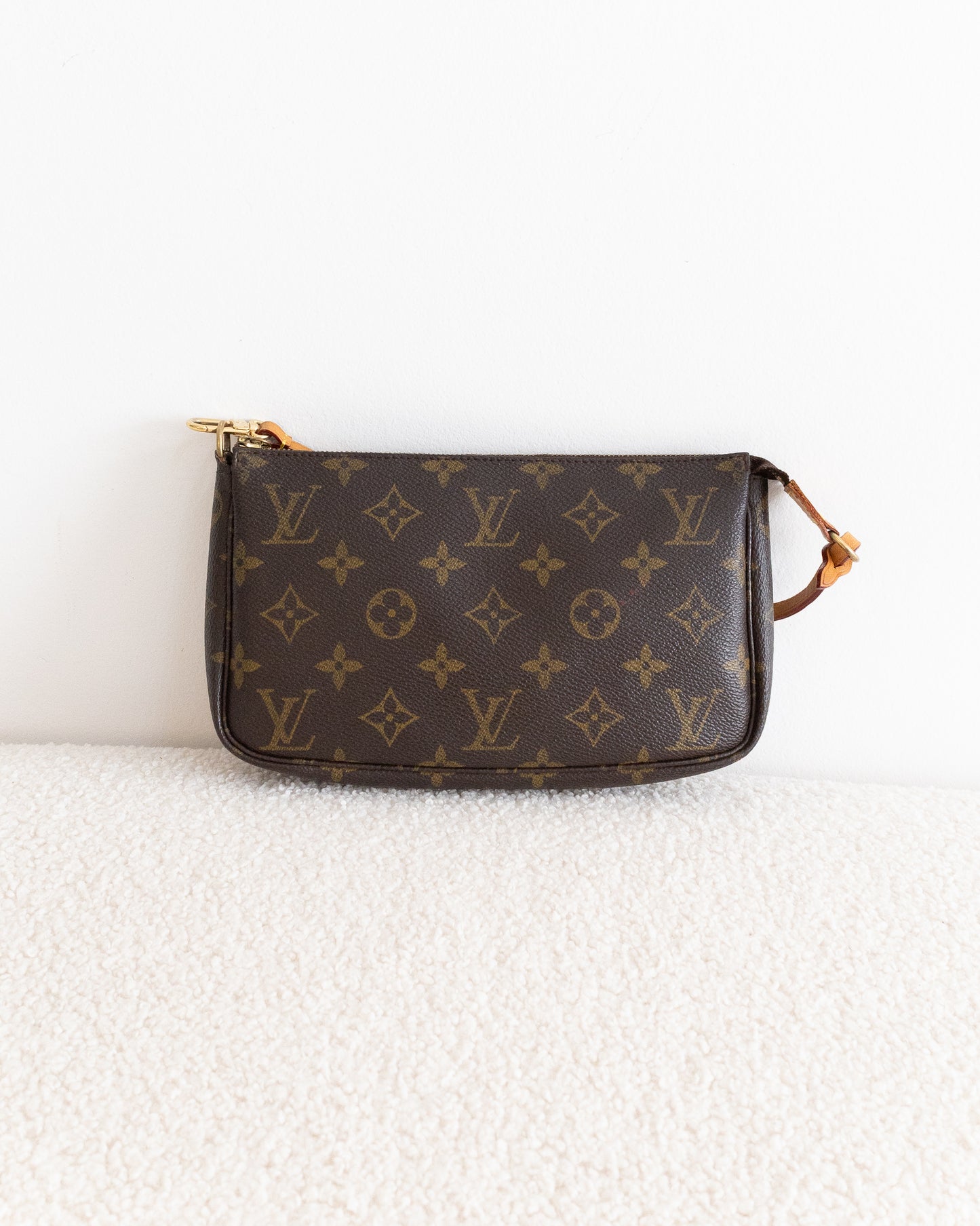 LOUIS VUITTON Pochette Accessoires