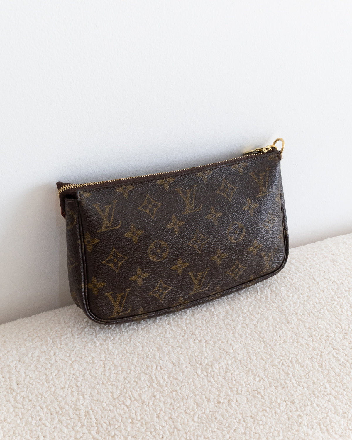 LOUIS VUITTON Pochette Accessoires