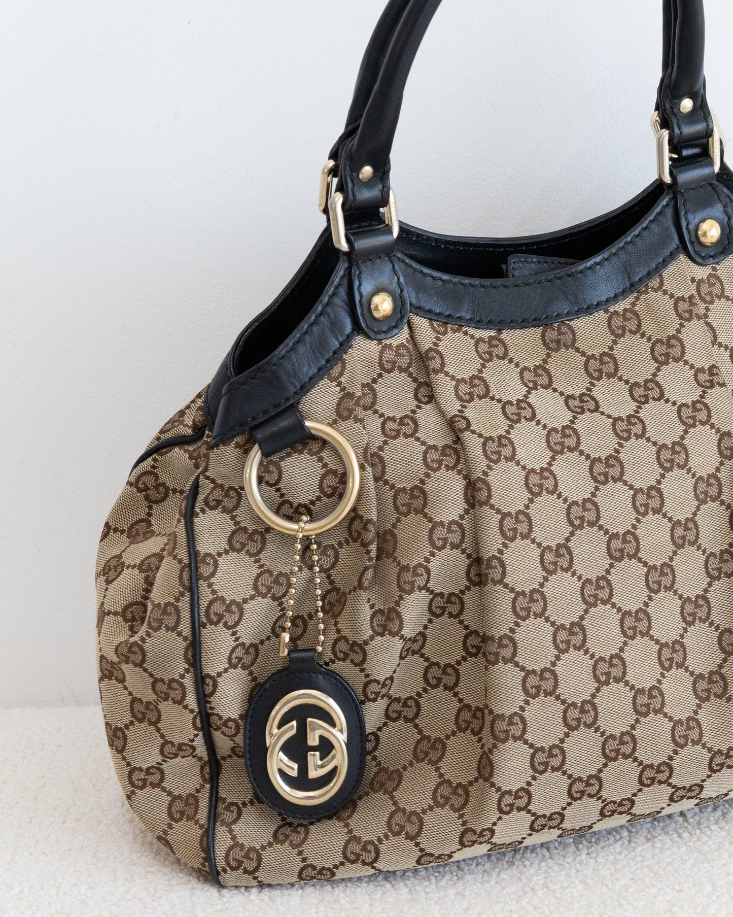 GUCCI Medium GG Canvas Sukey