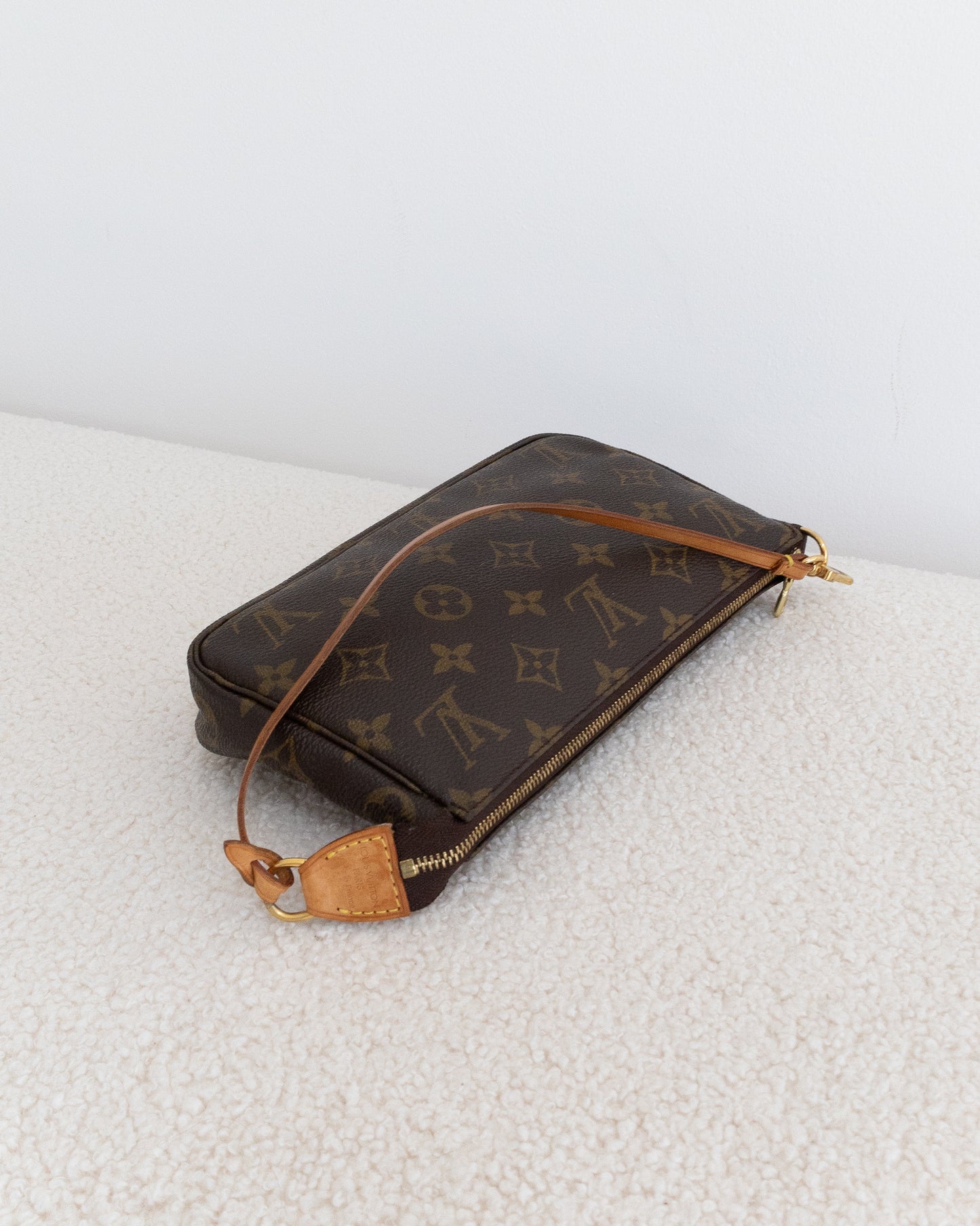 LOUIS VUITTON Pochette Accessoires