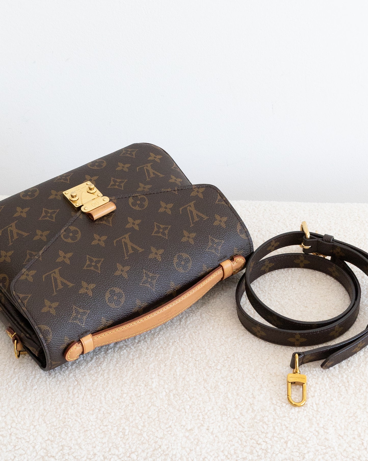 LOUIS VUITTON Pochette Metis