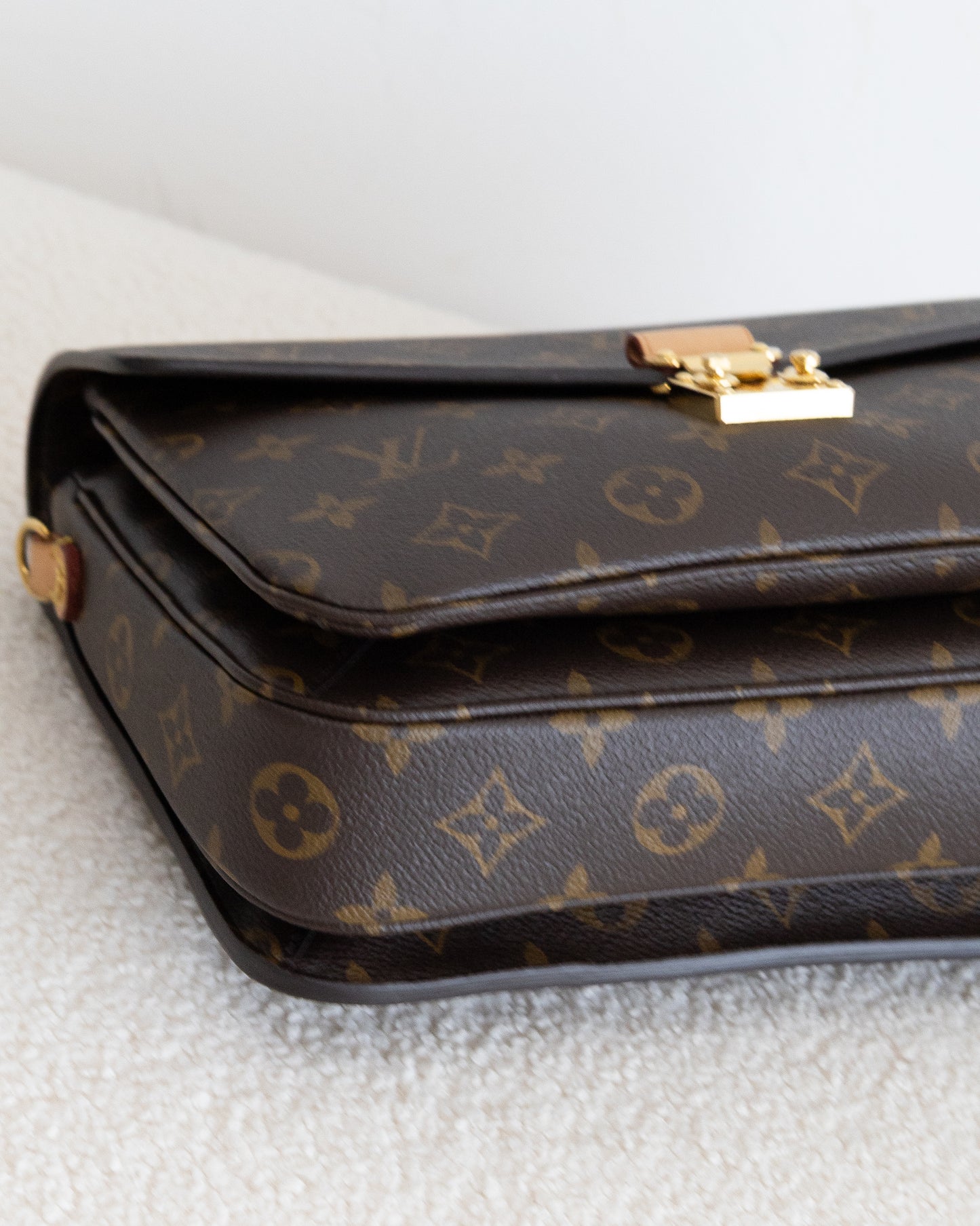 LOUIS VUITTON Pochette Metis
