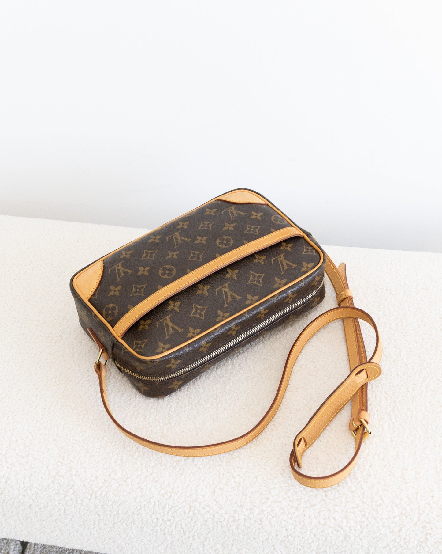 LOUIS VUITTON Trocadero 27