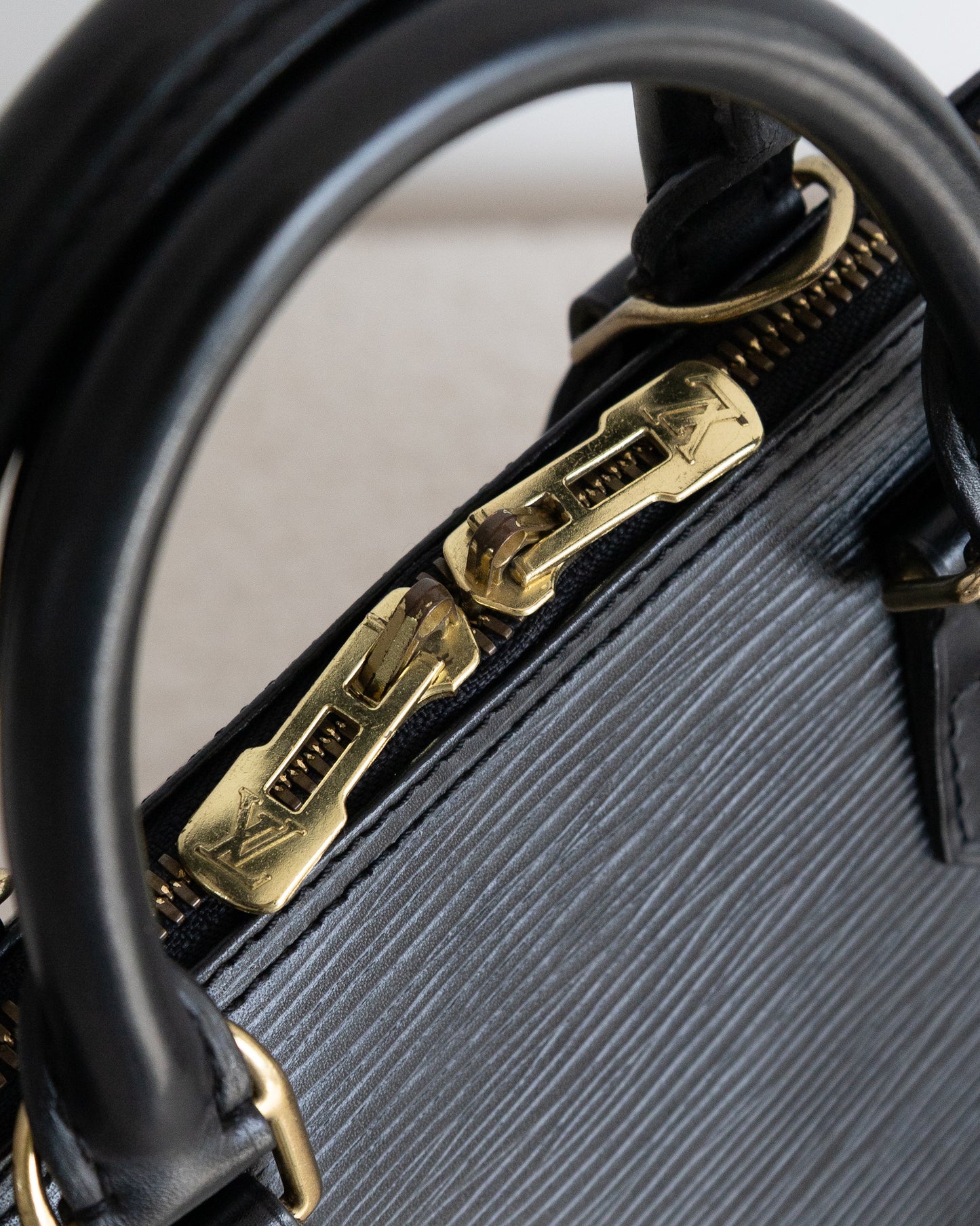 LOUIS VUITTON Alma PM