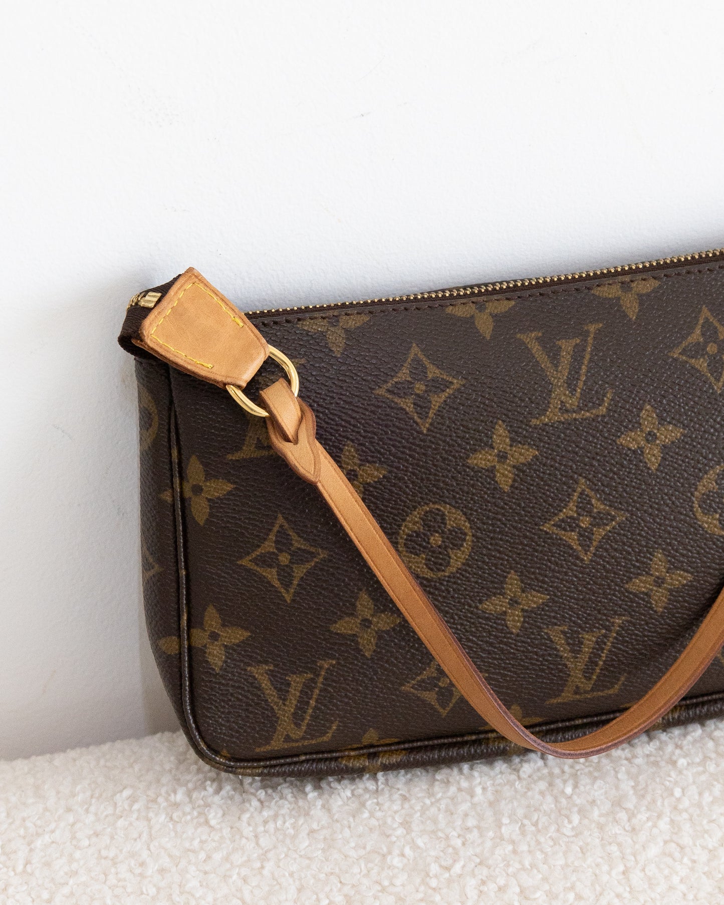 LOUIS VUITTON Pochette Accessoires