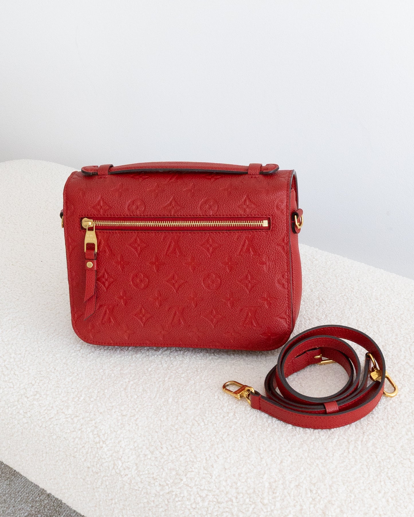 LOUIS VUITTON Pochette Metis