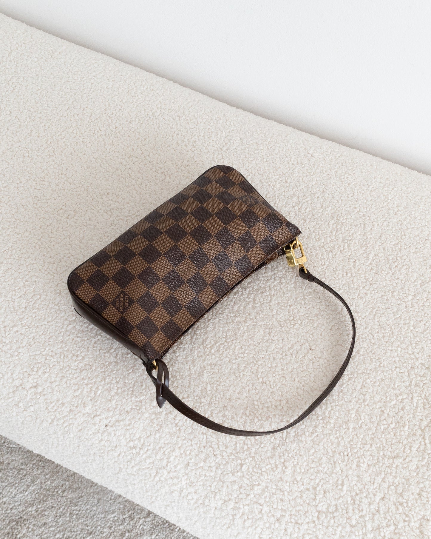 LOUIS VUITTON Pochette Navona