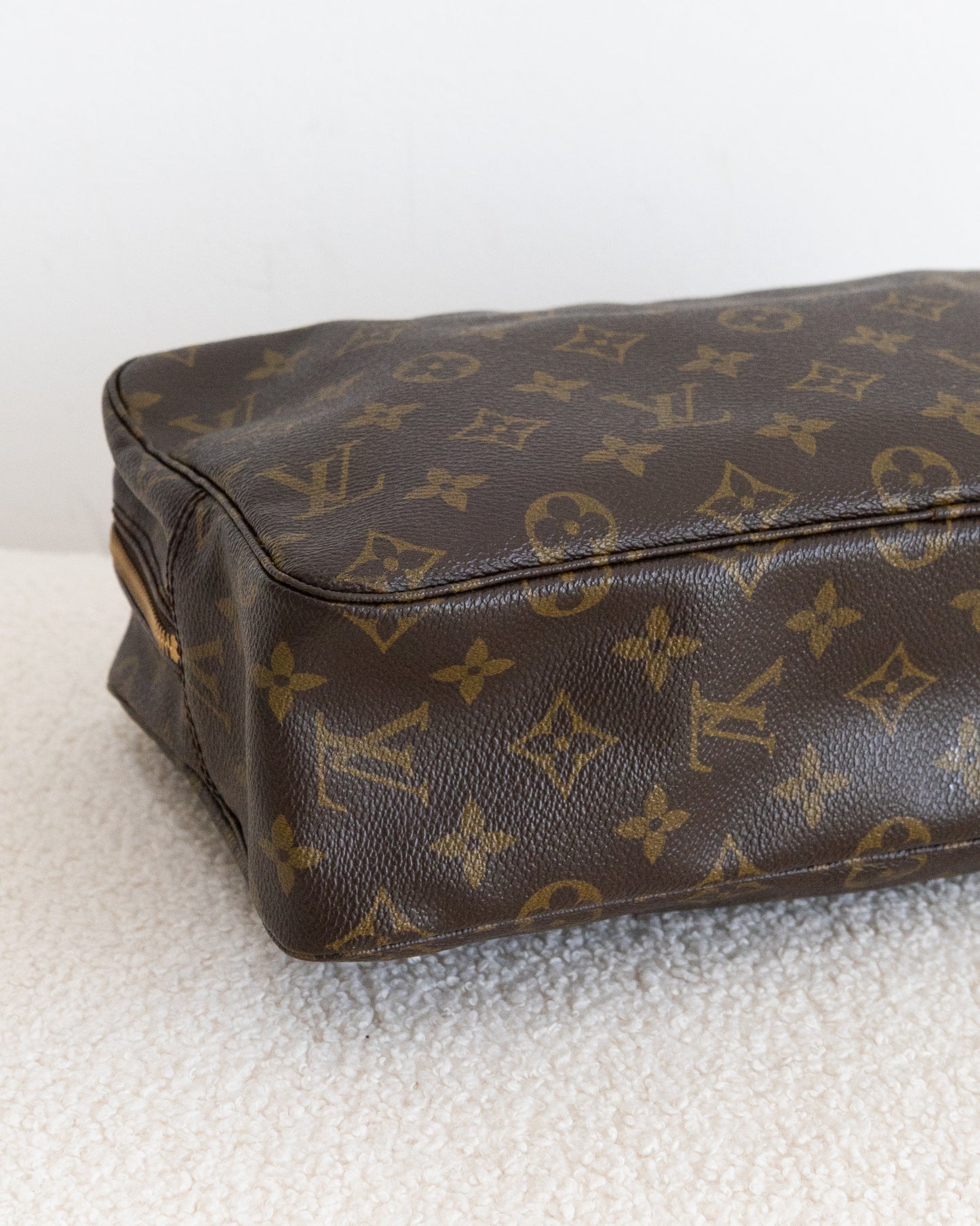 LOUIS VUITTON Trousse 28