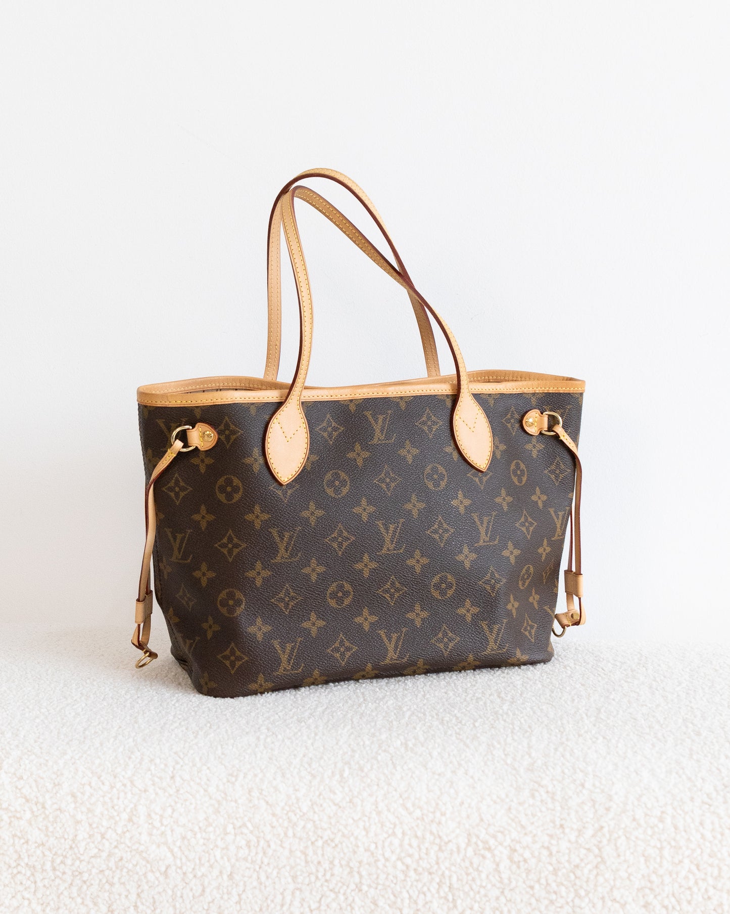 LOUIS VUITTON Neverfull PM