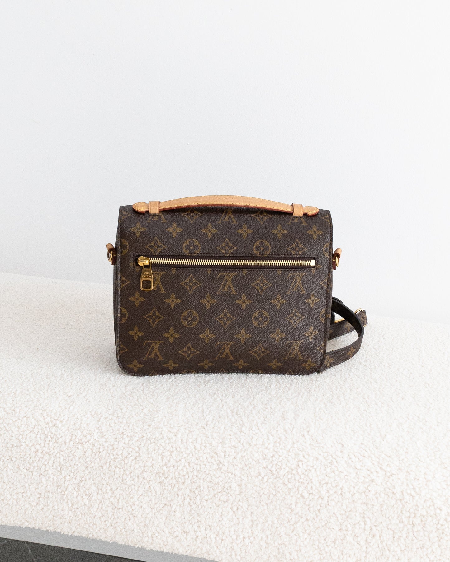 LOUIS VUITTON Pochette Metis