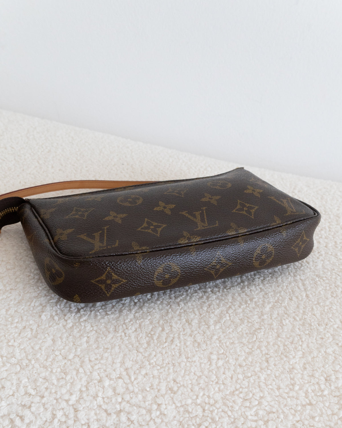 LOUIS VUITTON Pochette Accessoires