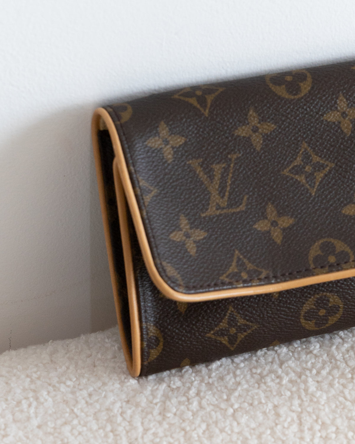 LOUIS VUITTON Pochette Twin GM