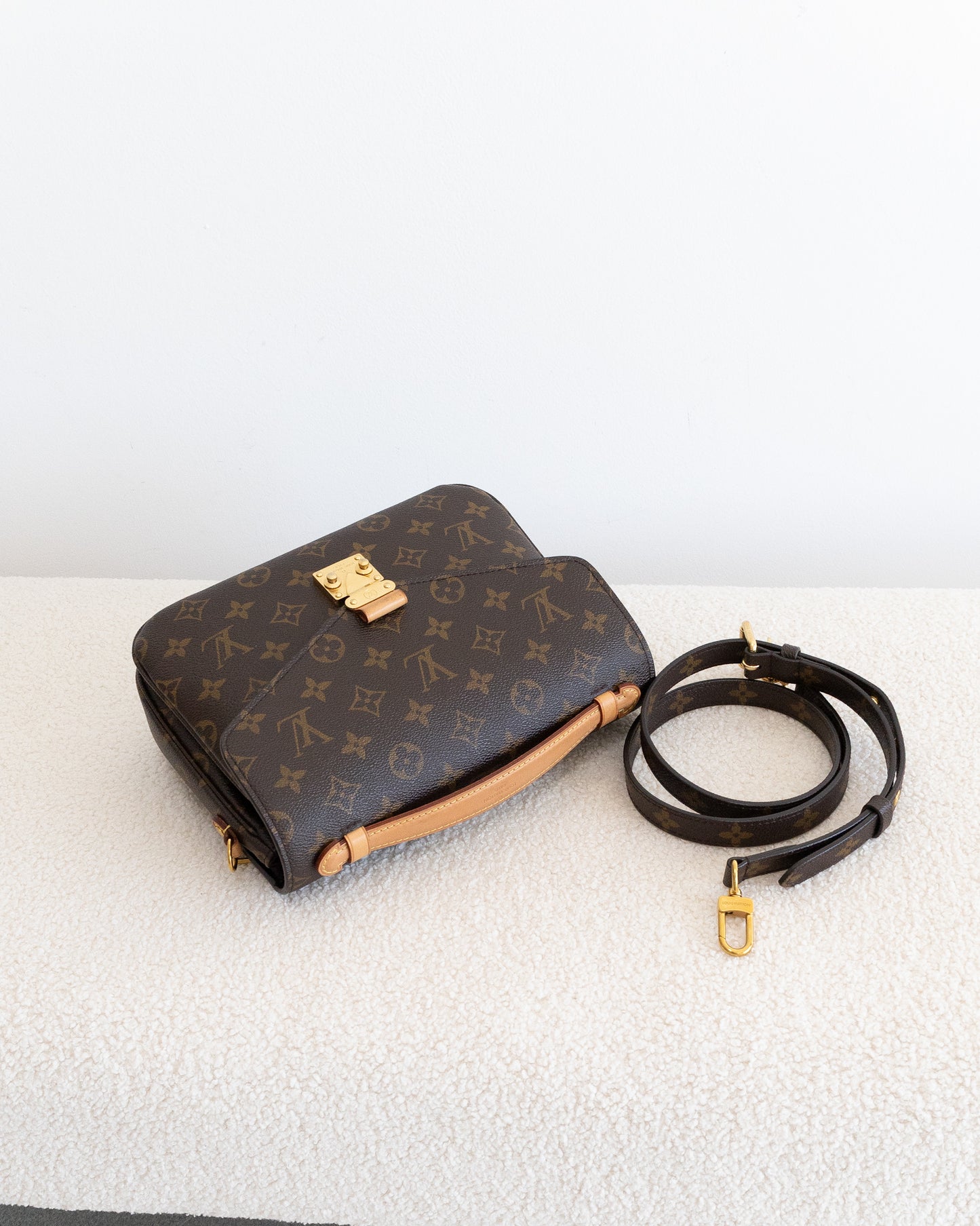 LOUIS VUITTON Pochette Metis