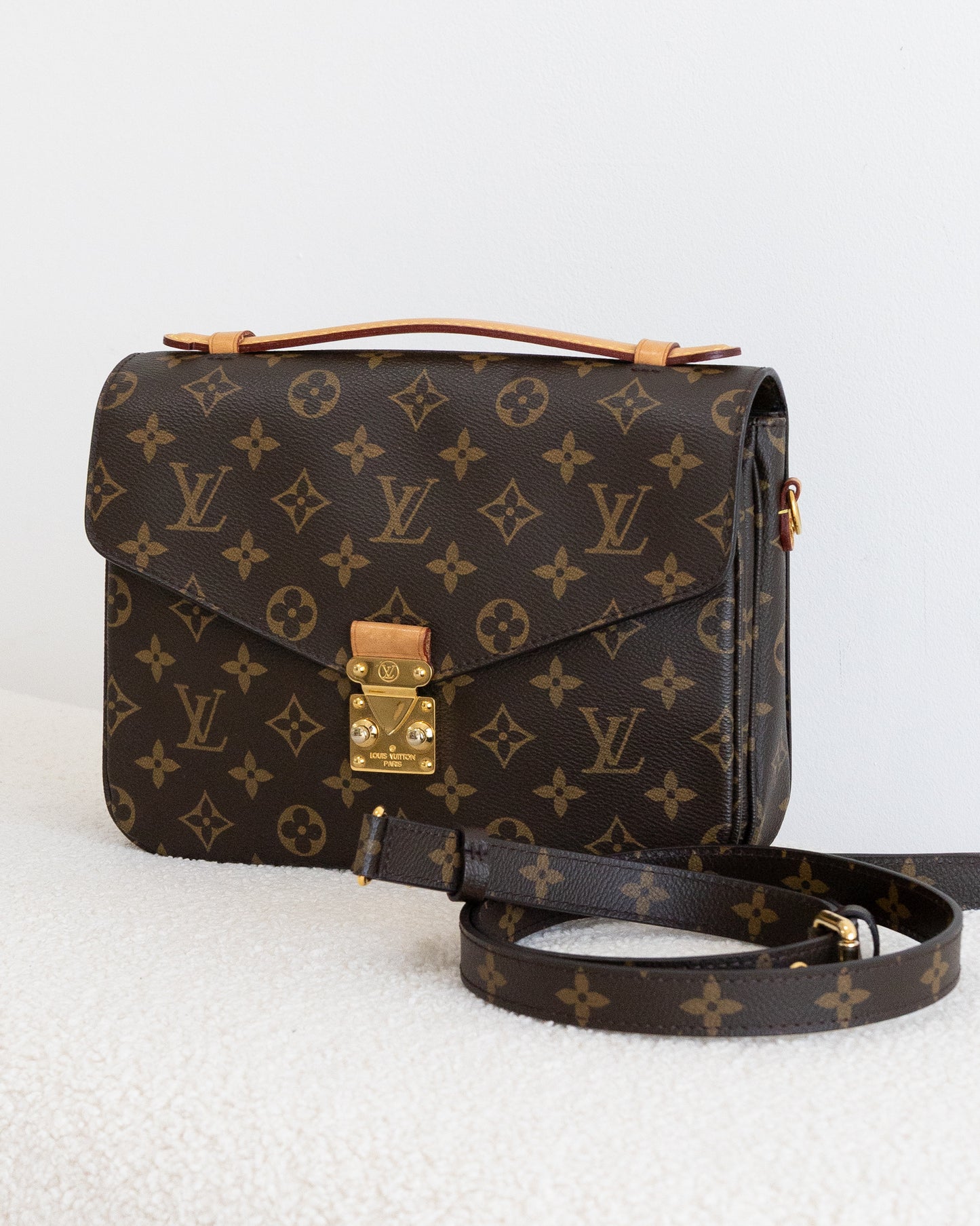 LOUIS VUITTON Pochette Metis