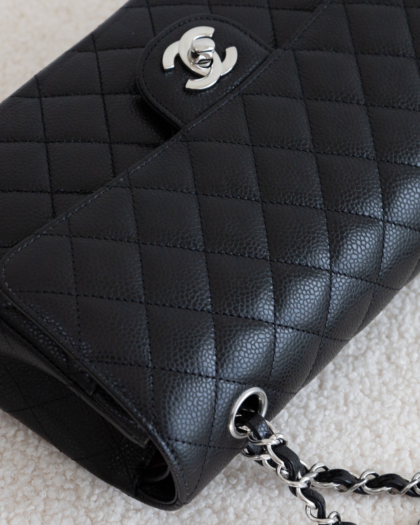 CHANEL Classic Double Flap Médium