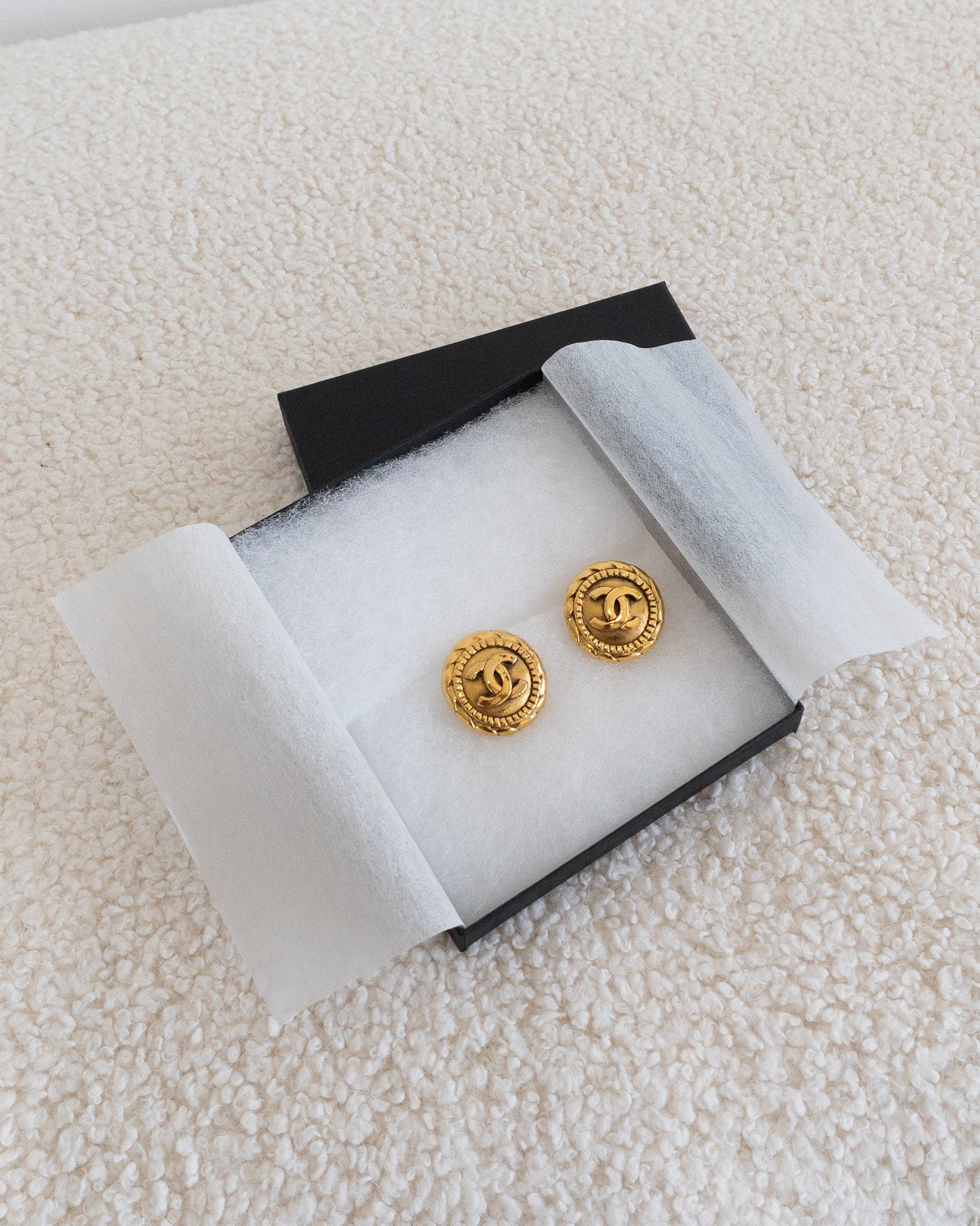 CHANEL CC Round Earrings
