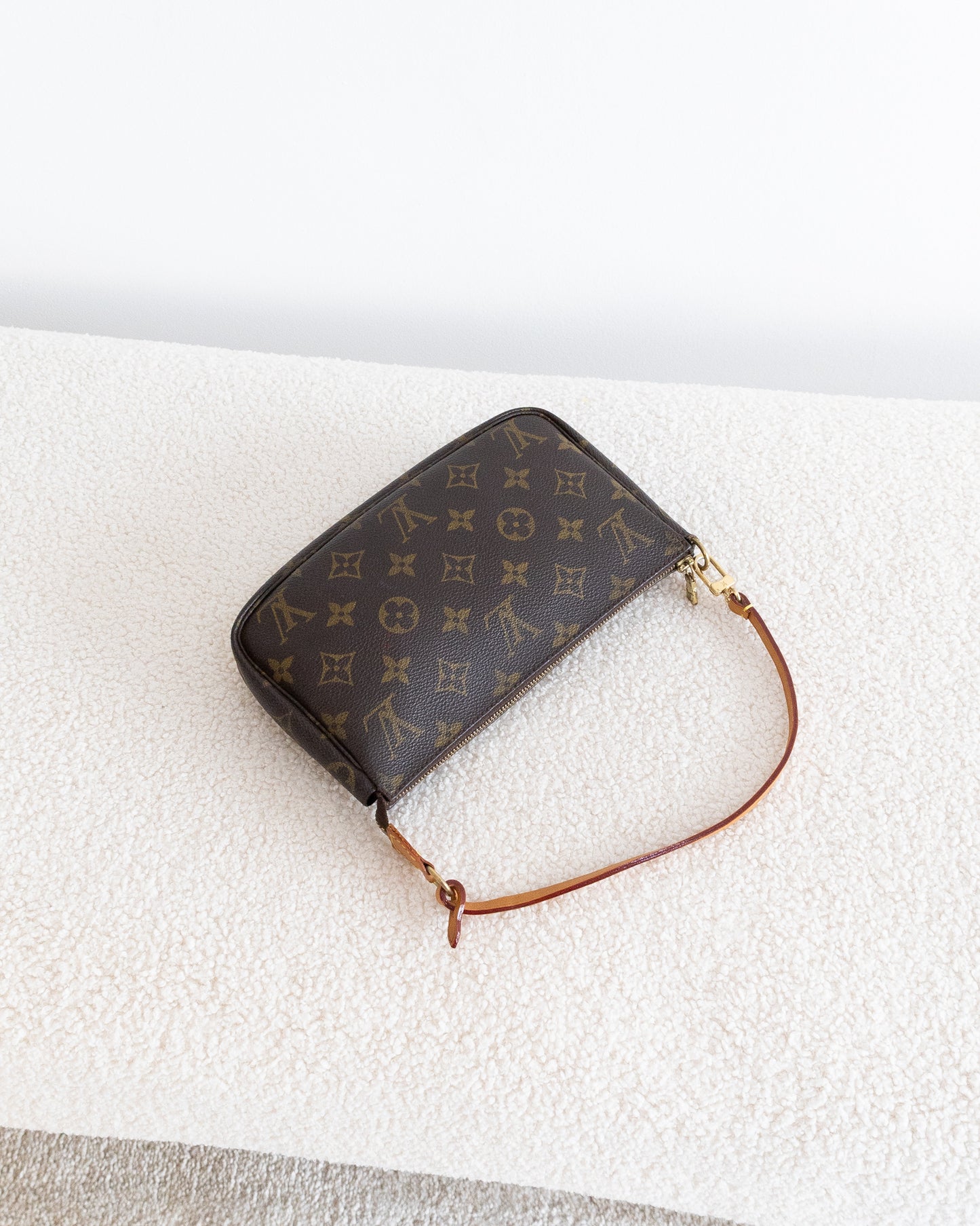 LOUIS VUITTON Pochette Accessoires
