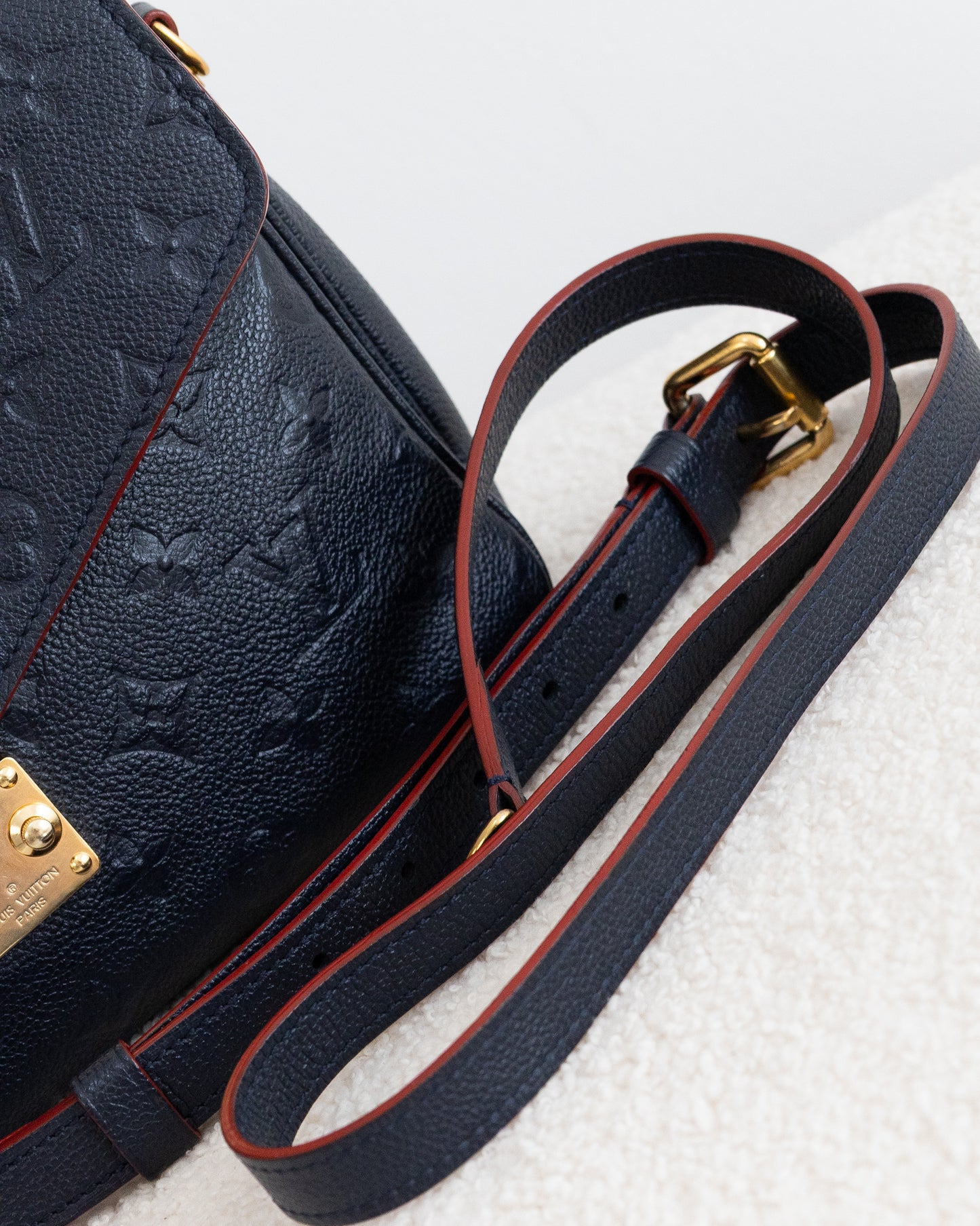 LOUIS VUITTON Pochette Metis